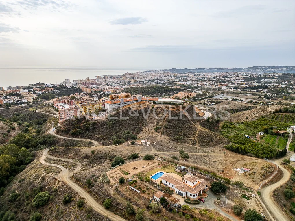 Investment opportunity : Plot of 4.267 m² in Los Pacos, Fuengirola, with spectacular sea views.