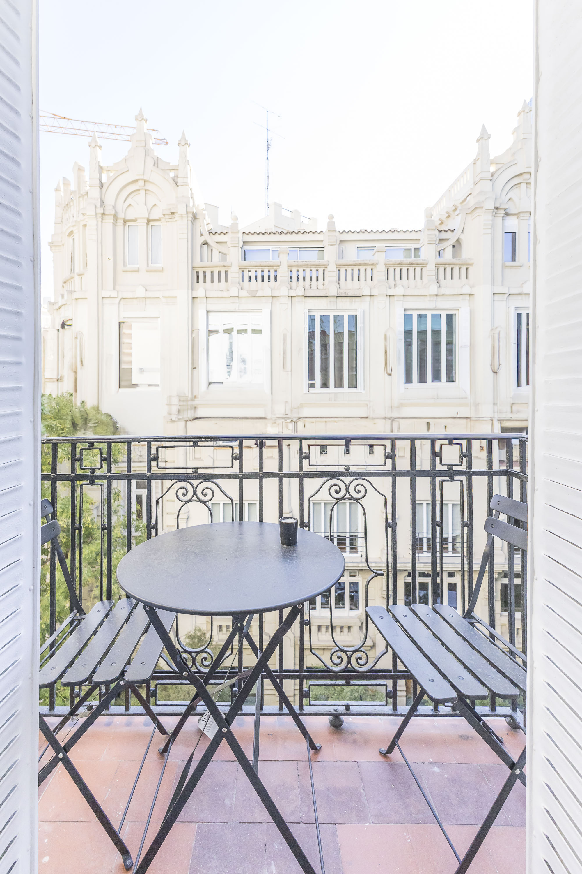 Elegant renovated 2-bedroom apartment in Almagro for short stays