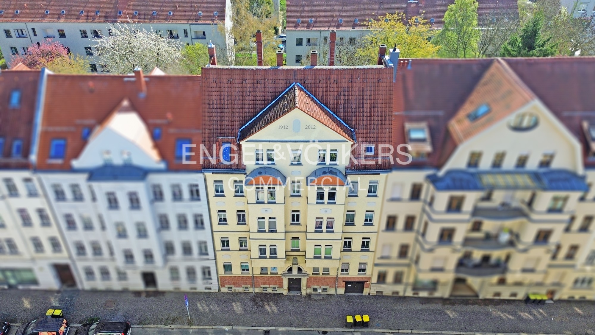 Gepflegtes Mehrfamilienhaus mit Loggien und Ausbaupotential