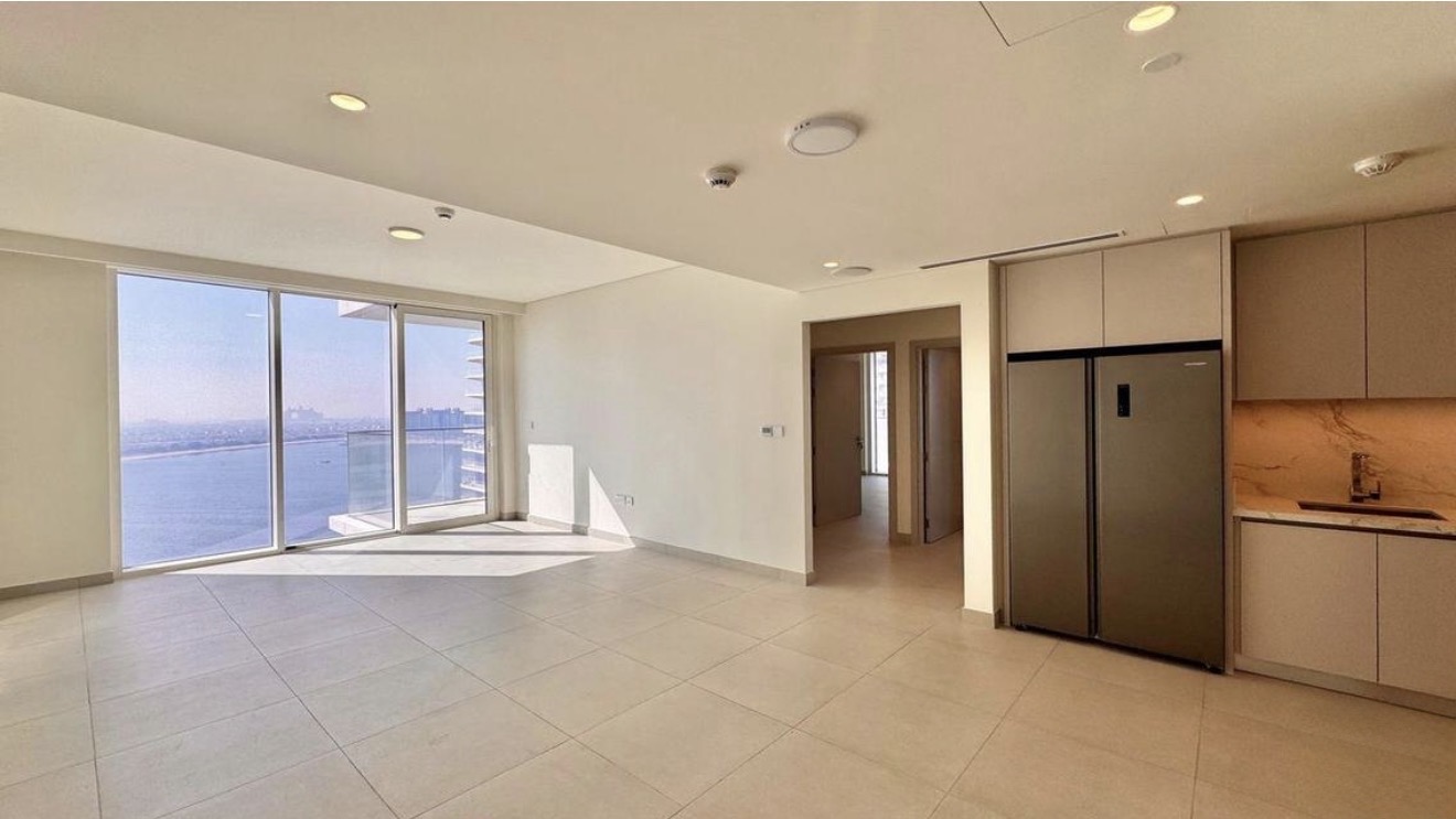 Unfurnished I High Floor I Private Beach