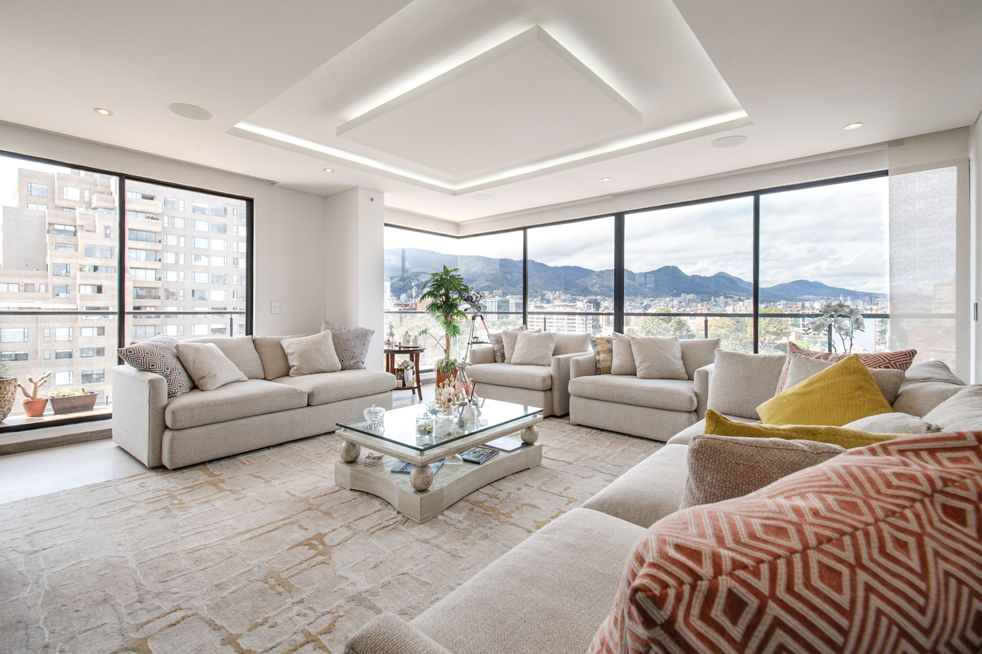 Apartamento con balcones y vista para venta en Pasadena