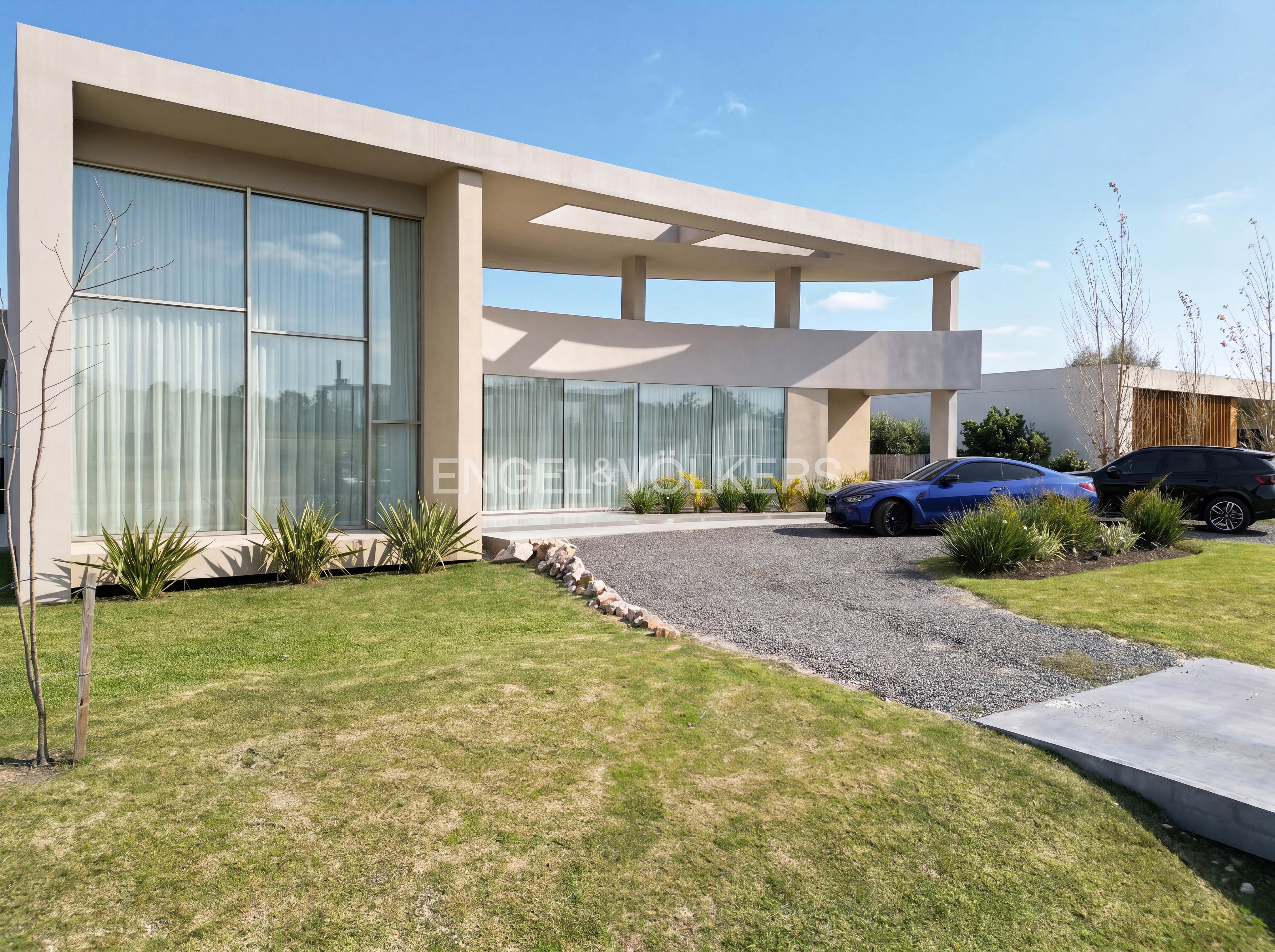 Architecture, design, and natural light in an exclusive home in La Tahona Vineyards