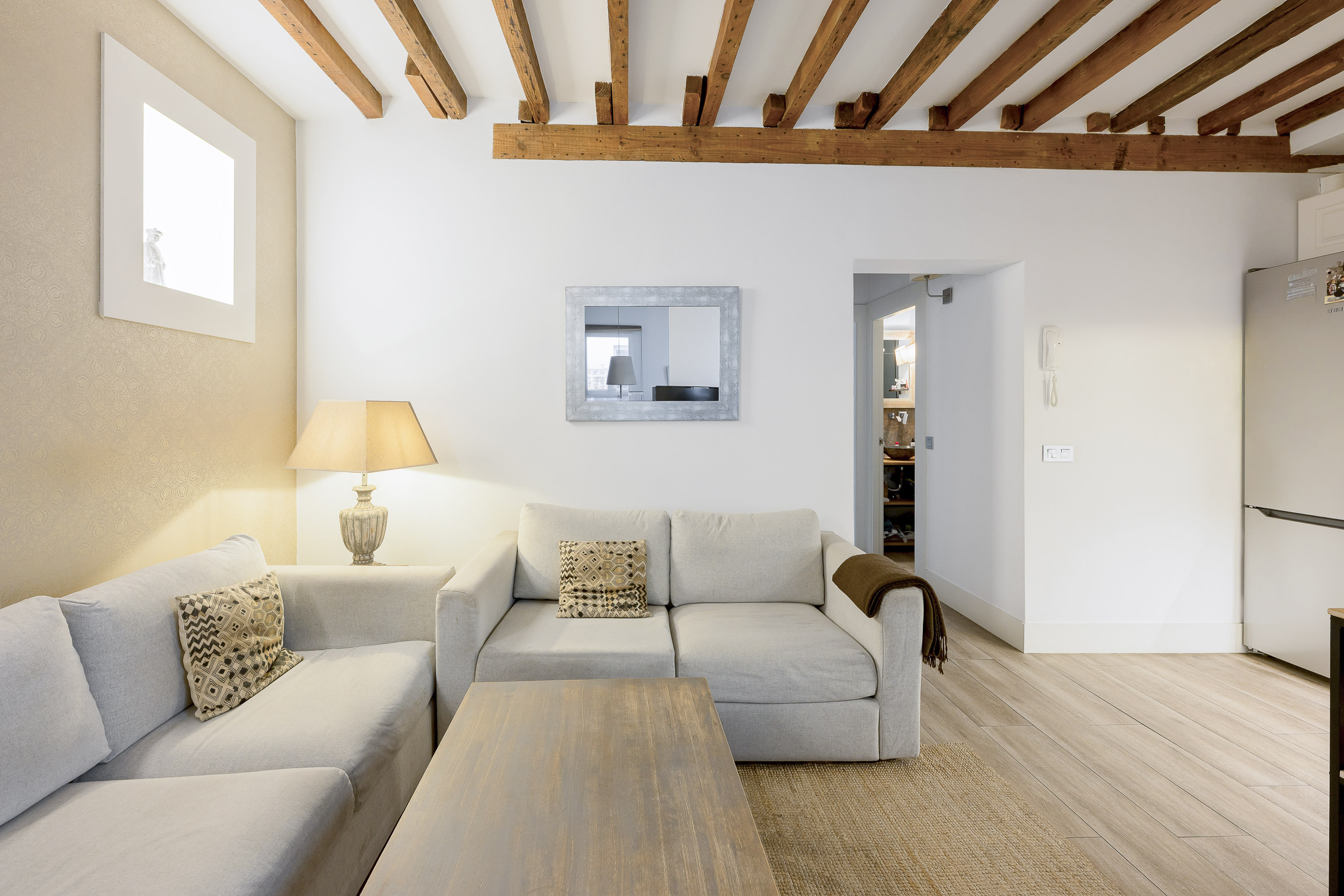 Magnificent exterior 2-bedroom apartment in La Guindalera.