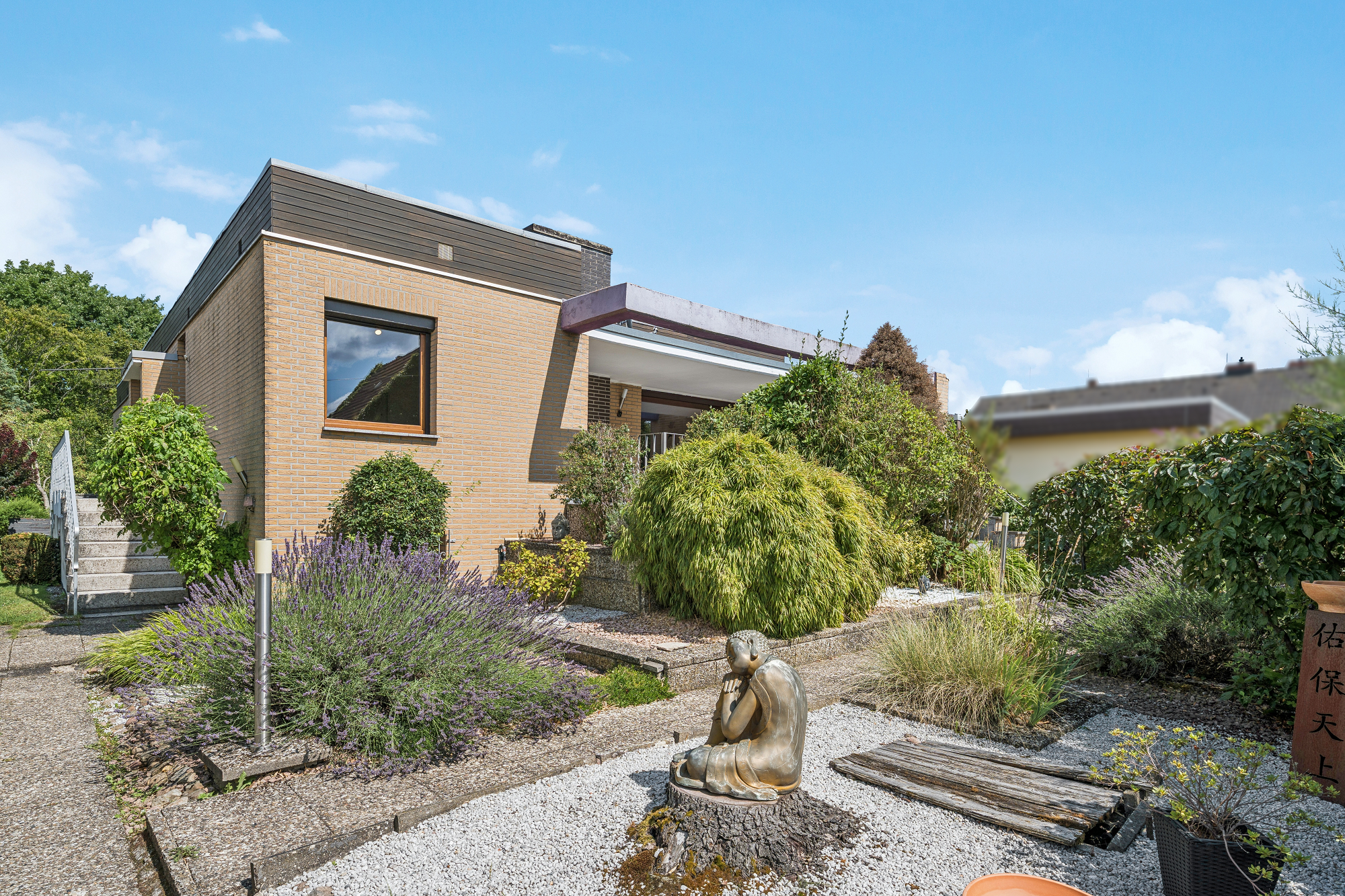 Traumhaftes Wohnen in Rudow: Modernisierter Bungalow mit großem Garten