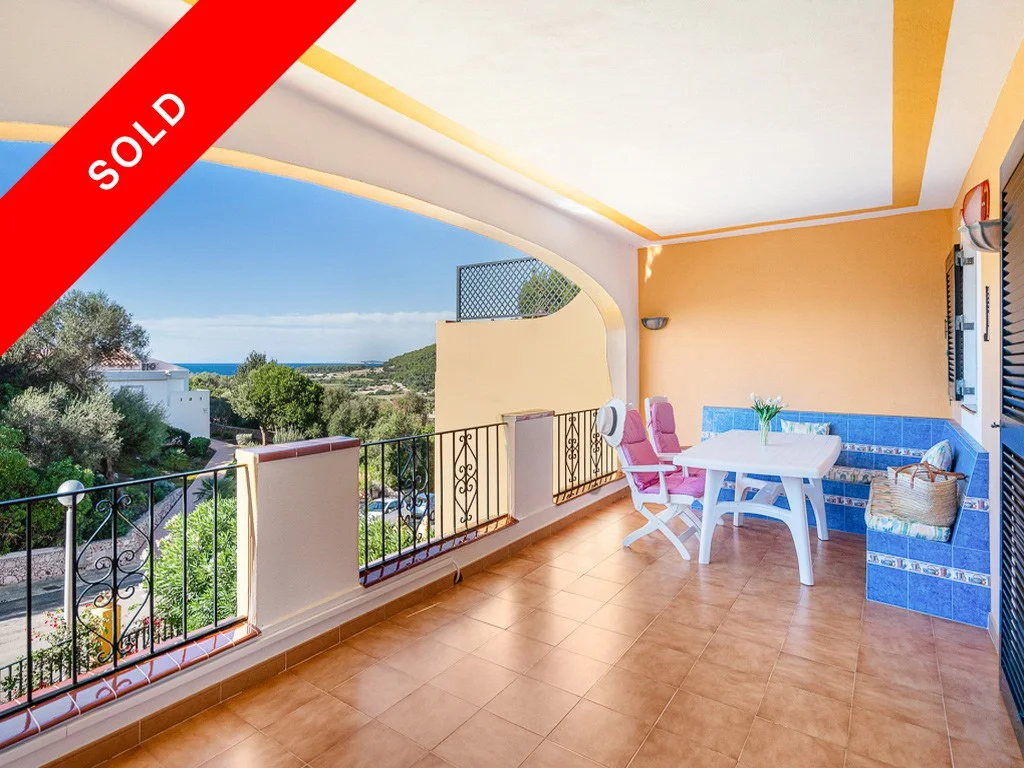 Bonito apartamento con vistas despejadas al mar en Son Bou, Menorca