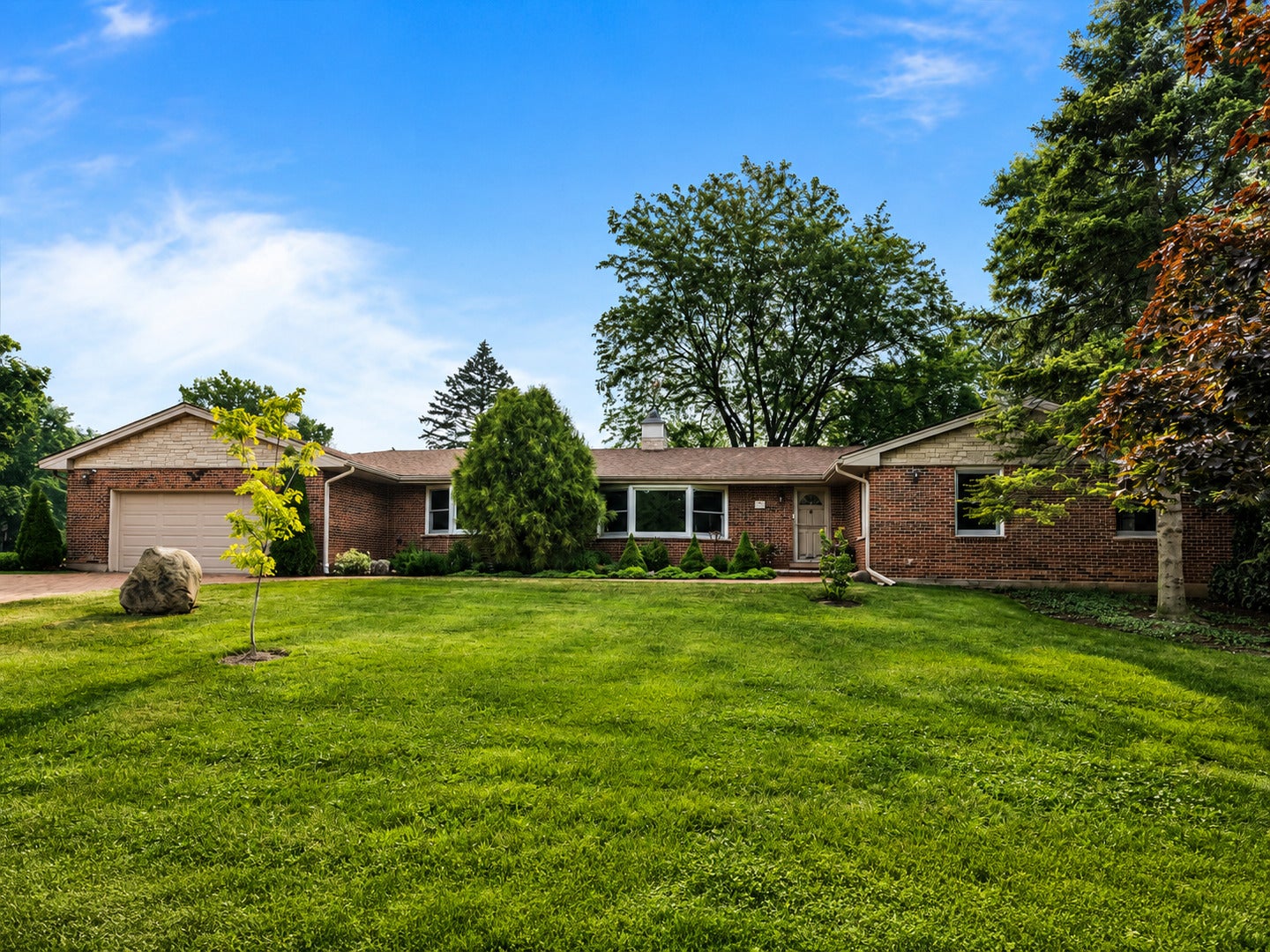 Ranch with the Feel of a Private Retreat Close to Town