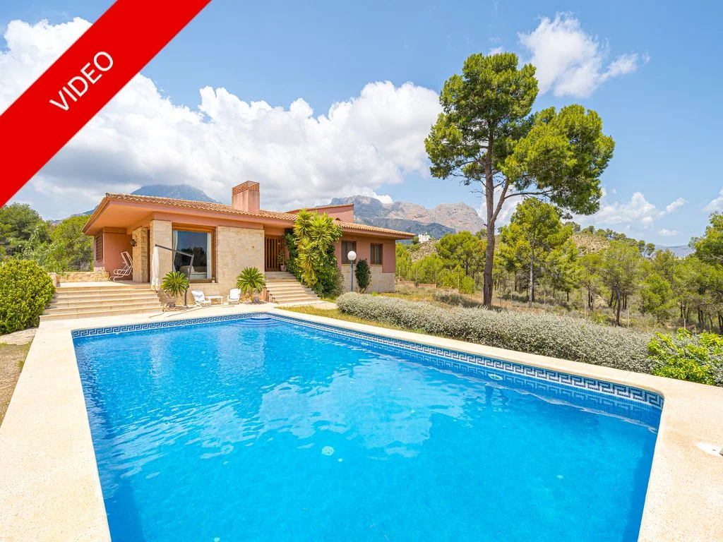 LOVELY VILLA IN A SERENE LOCATION OF LA NUCIA SURROUNDED BY NATURE