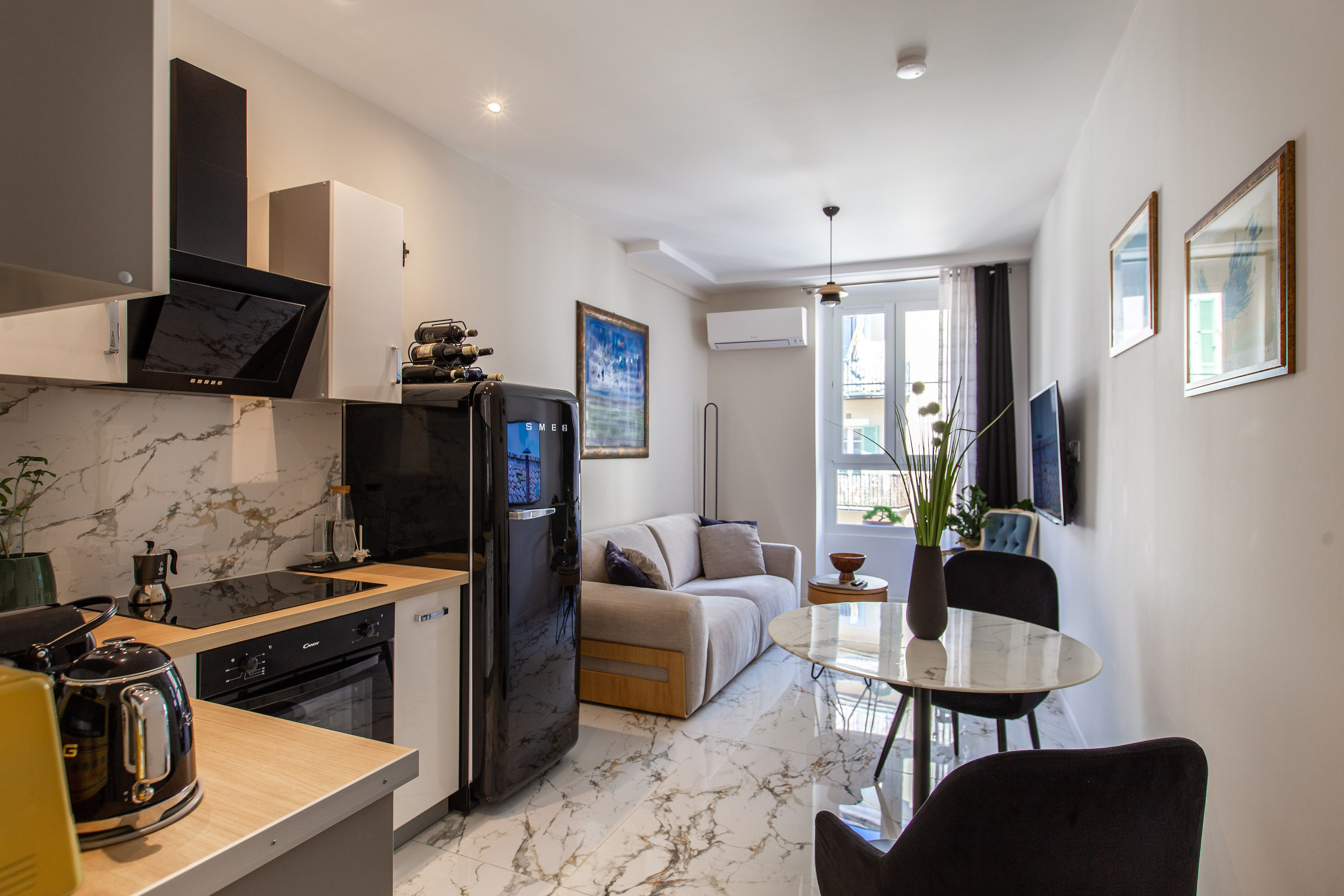 Elegant one-bedroom apartment between Place Grimaldi and the Promenade des Anglais
