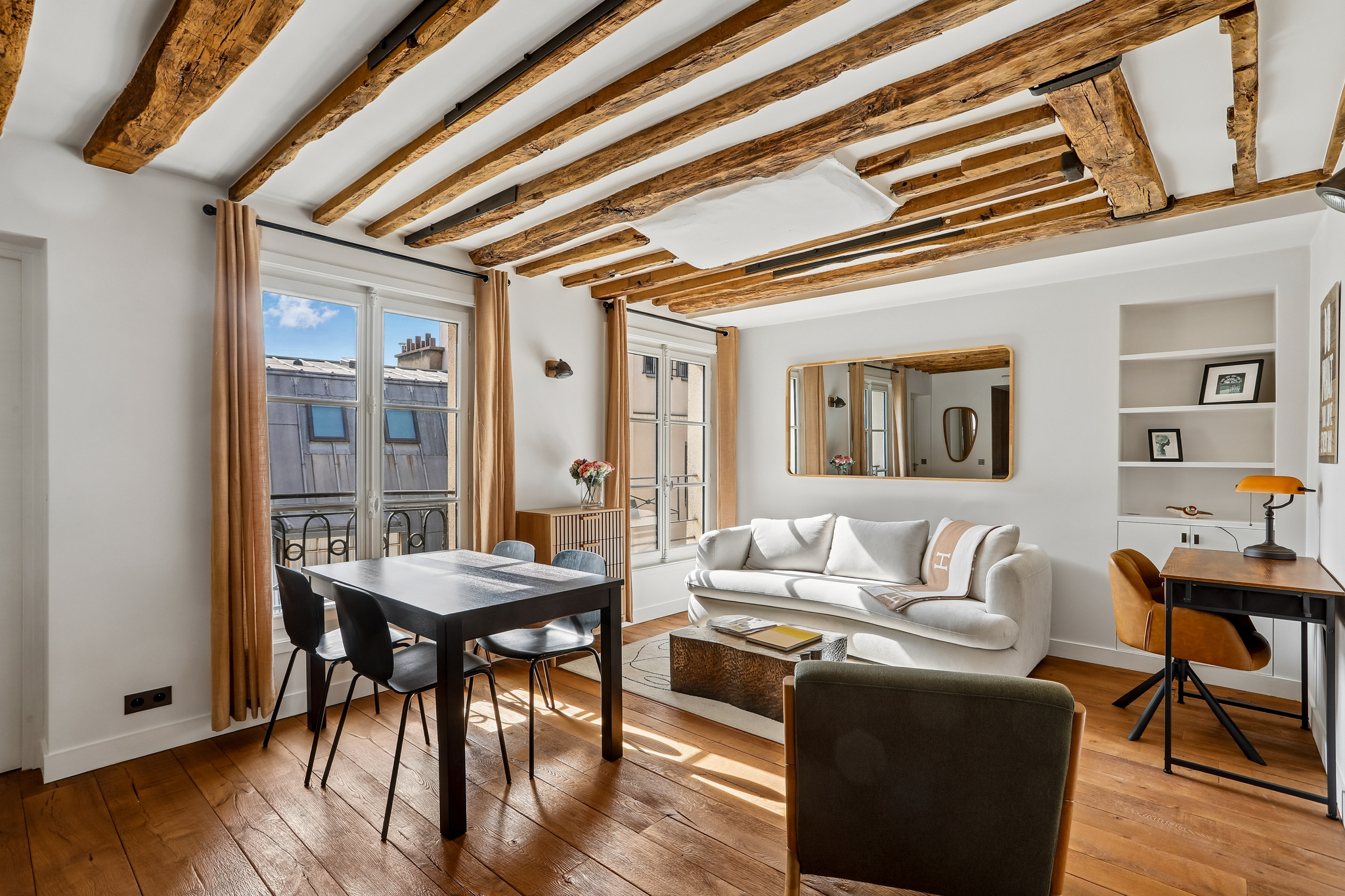 Elegant, fully renovated apartment – Madeleine – Paris 8th