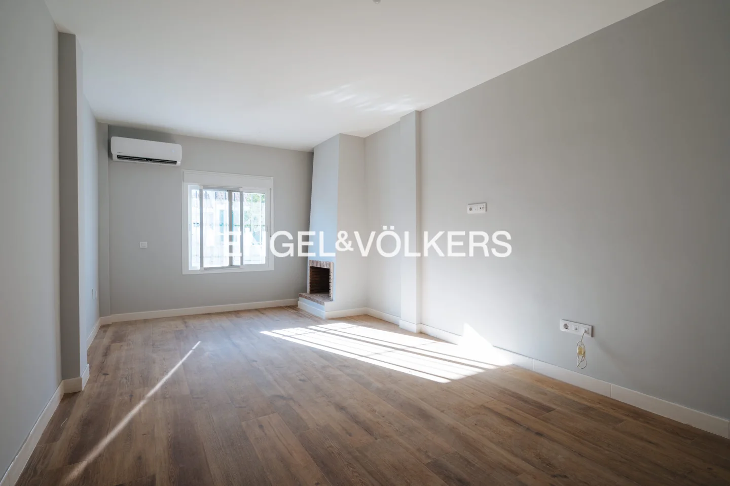 Newly refurbished house for rent in Tomares