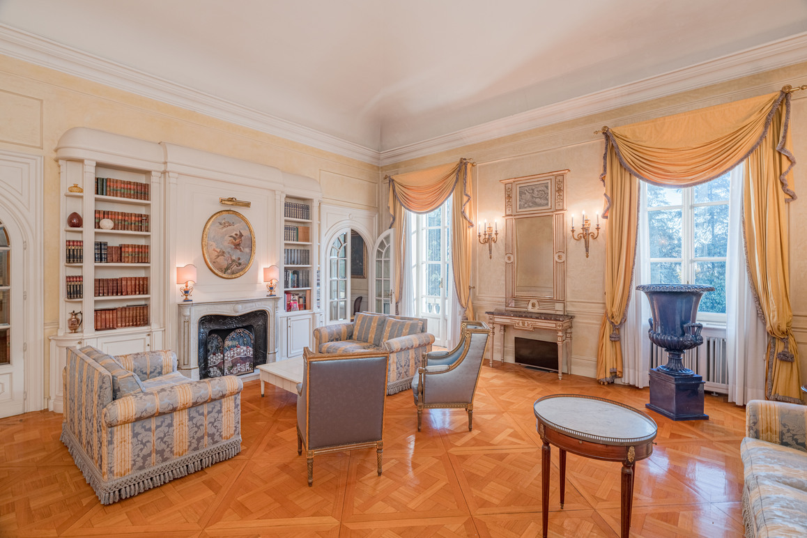 Charming apartment in historic villa