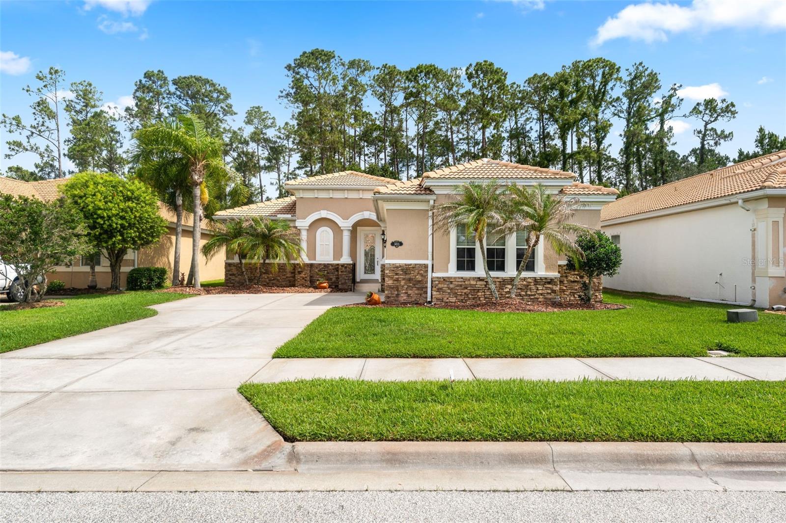 Luxury Living, Golf Course Lifestyle