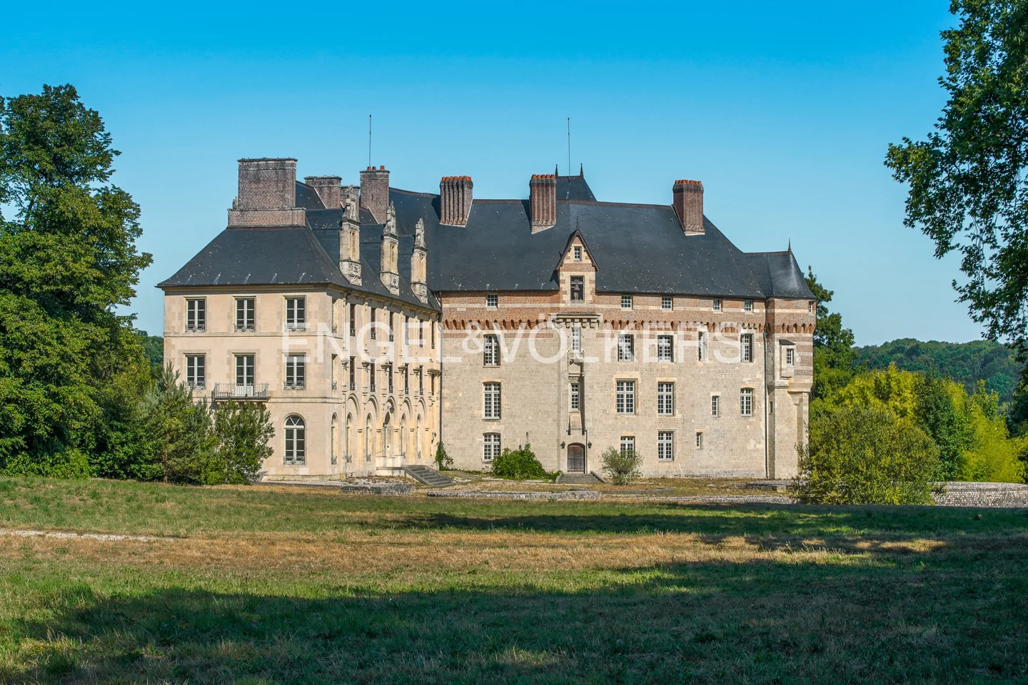 Château exceptionnel intégralement rénové