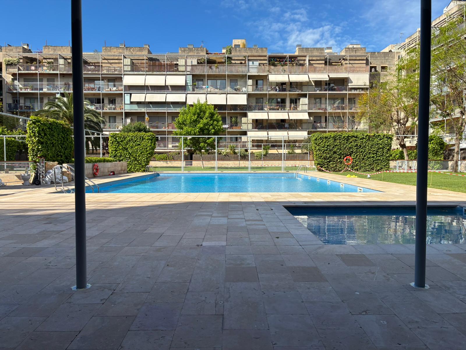 Espectacular pis amb piscina, terrassa i mobles nous al Poblenou – Lloguer vacacional