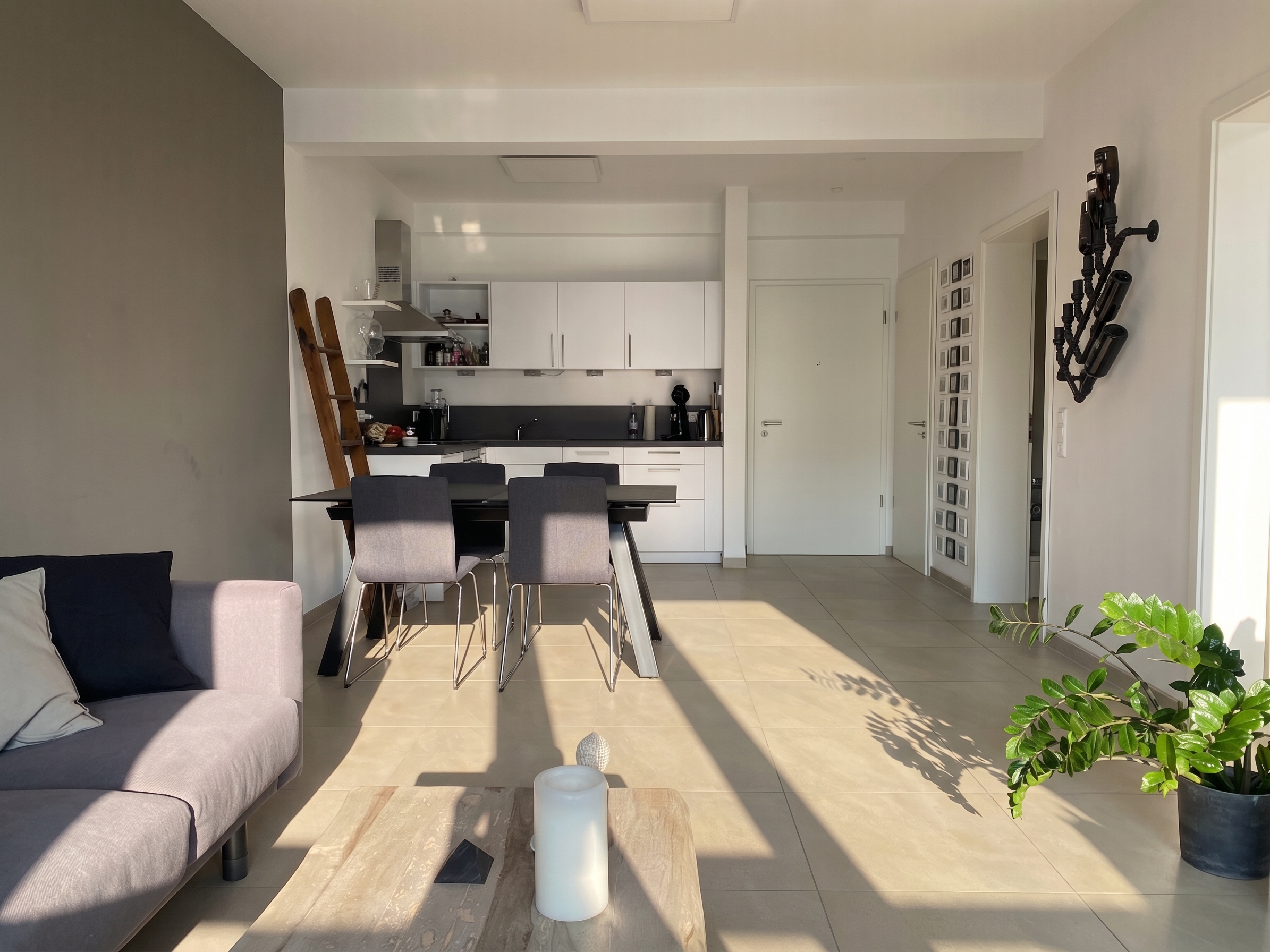 Neuwertige 2-Zimmer-Wohnung mit Balkon in direkter Nähe zum Stadtpark! [AI-modified]
