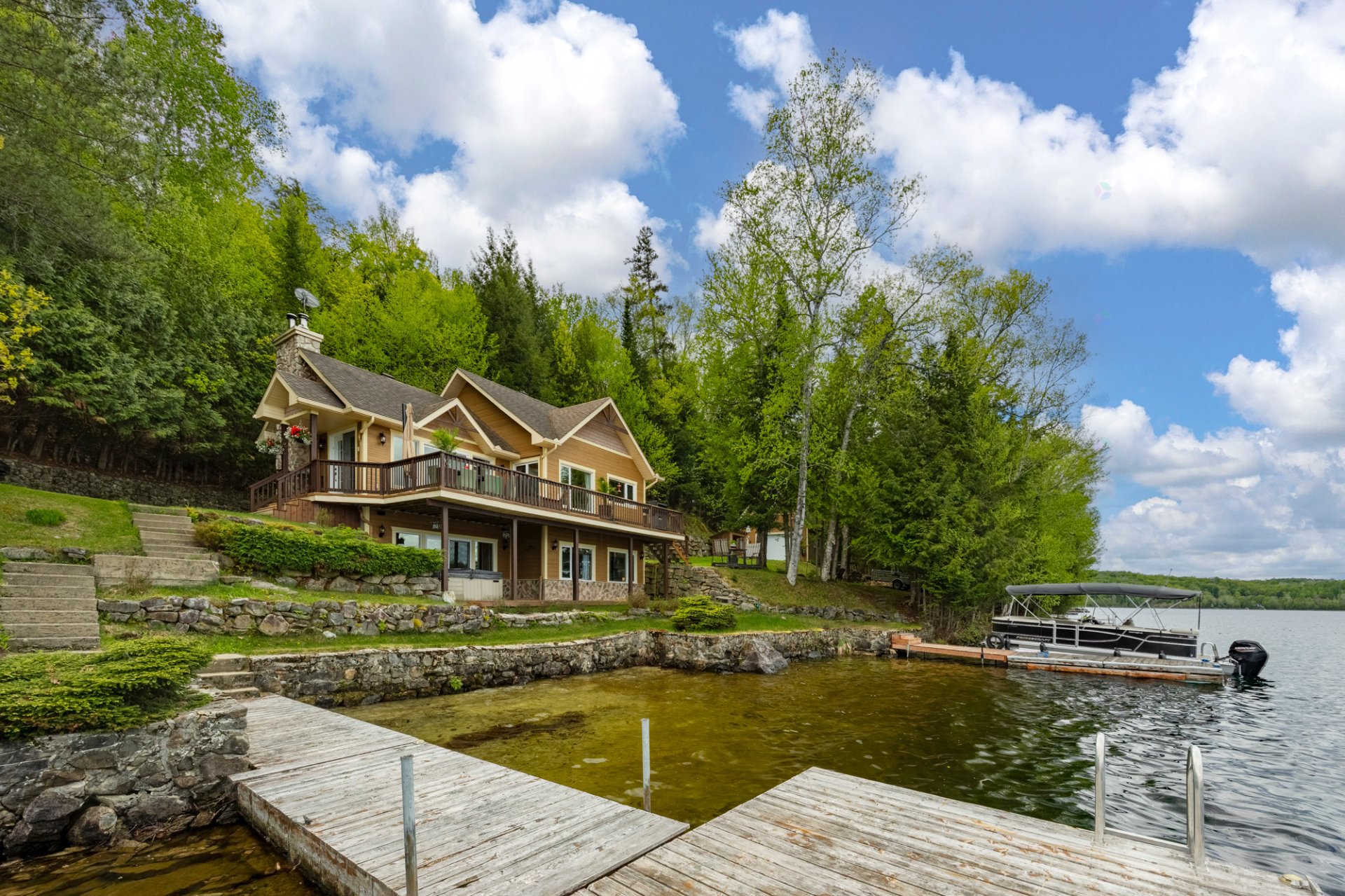 Magnificent property located directly on a great lake!