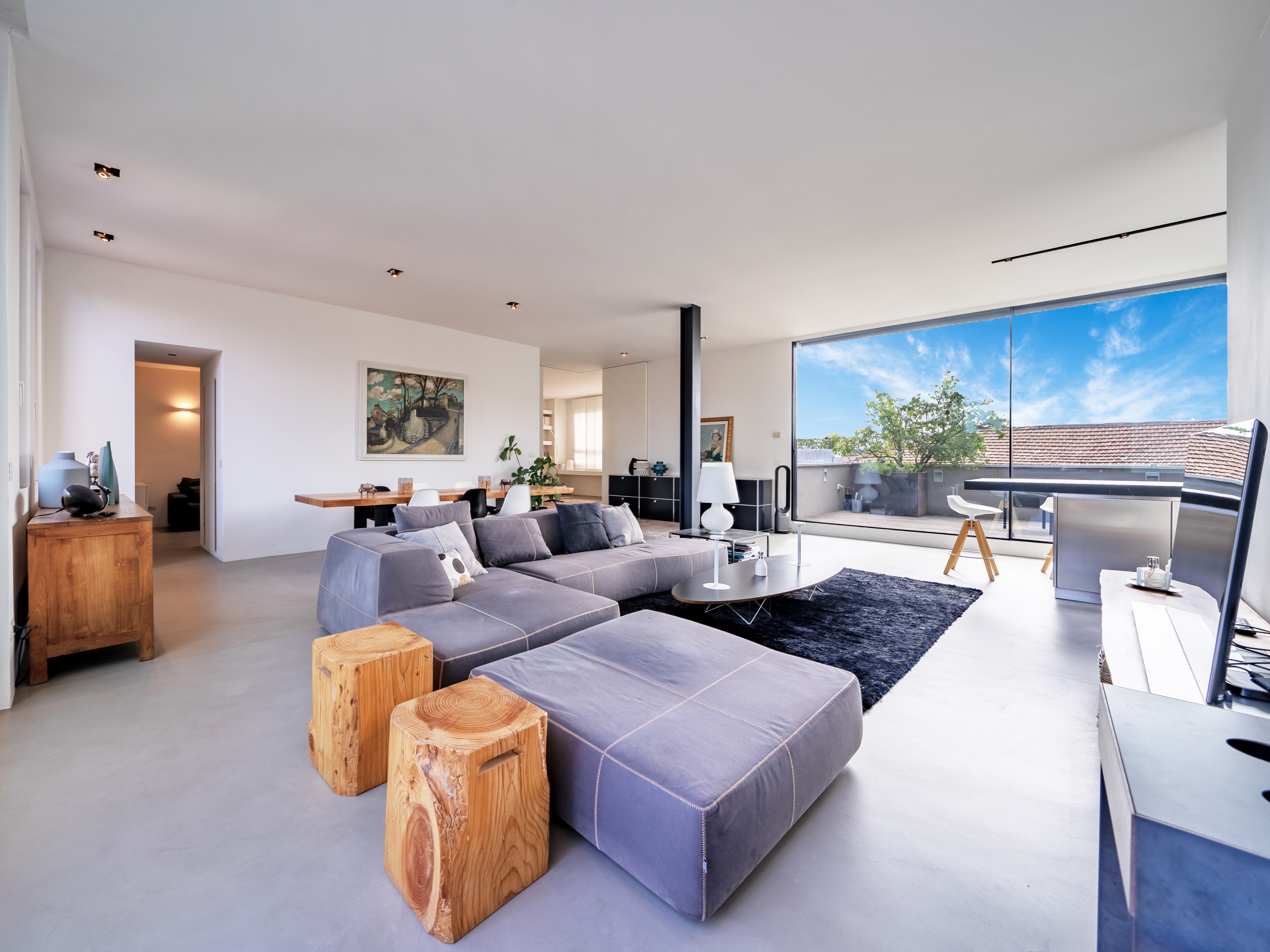 Scenographic loft in Via Ventura