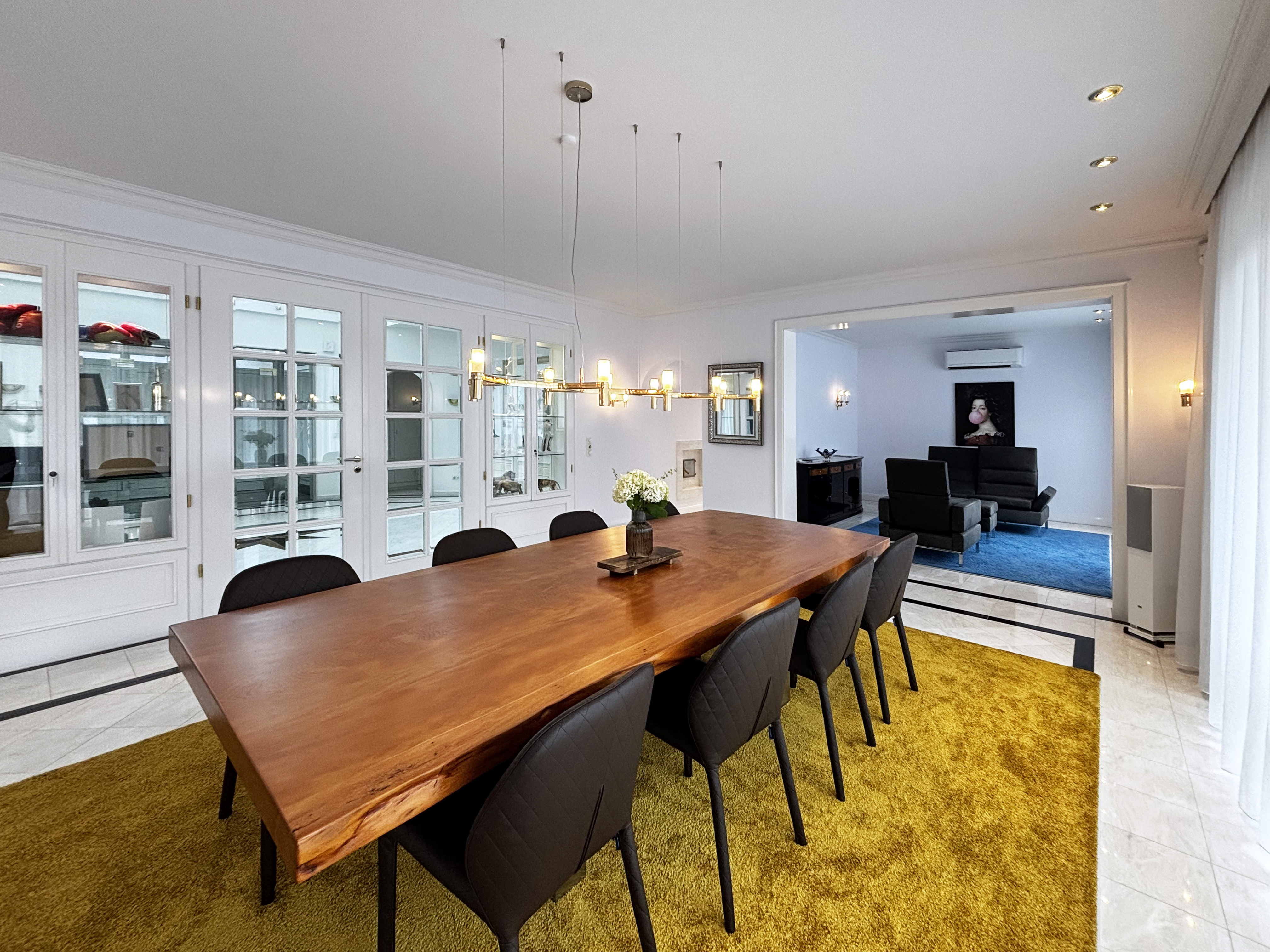 Ein Hauch von amerikanischer Eleganz vor den Toren Straubings – beeindruckende Architektur trifft auf luxuriöses Ambiente!