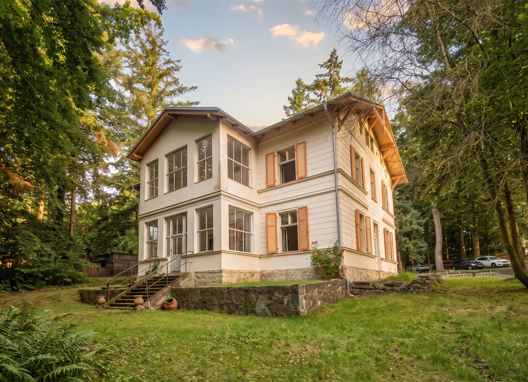 Einmalige Villa auf dem Kulm [KI-modifiziert]