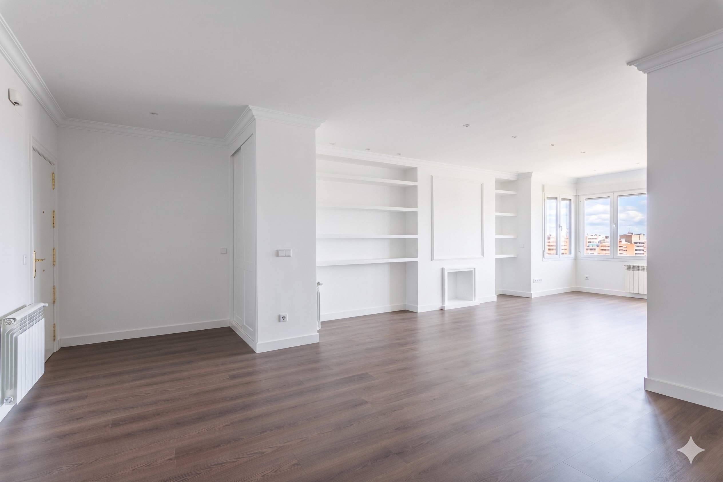 Renovated apartment with pool, garage and storage room for rent in Salamanca