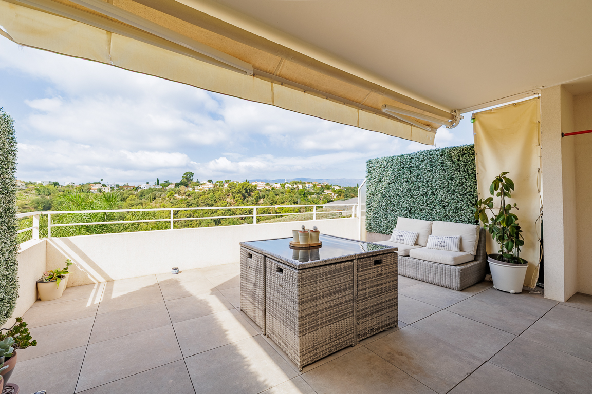 3-room apartment with large terrace, open views, and double garage