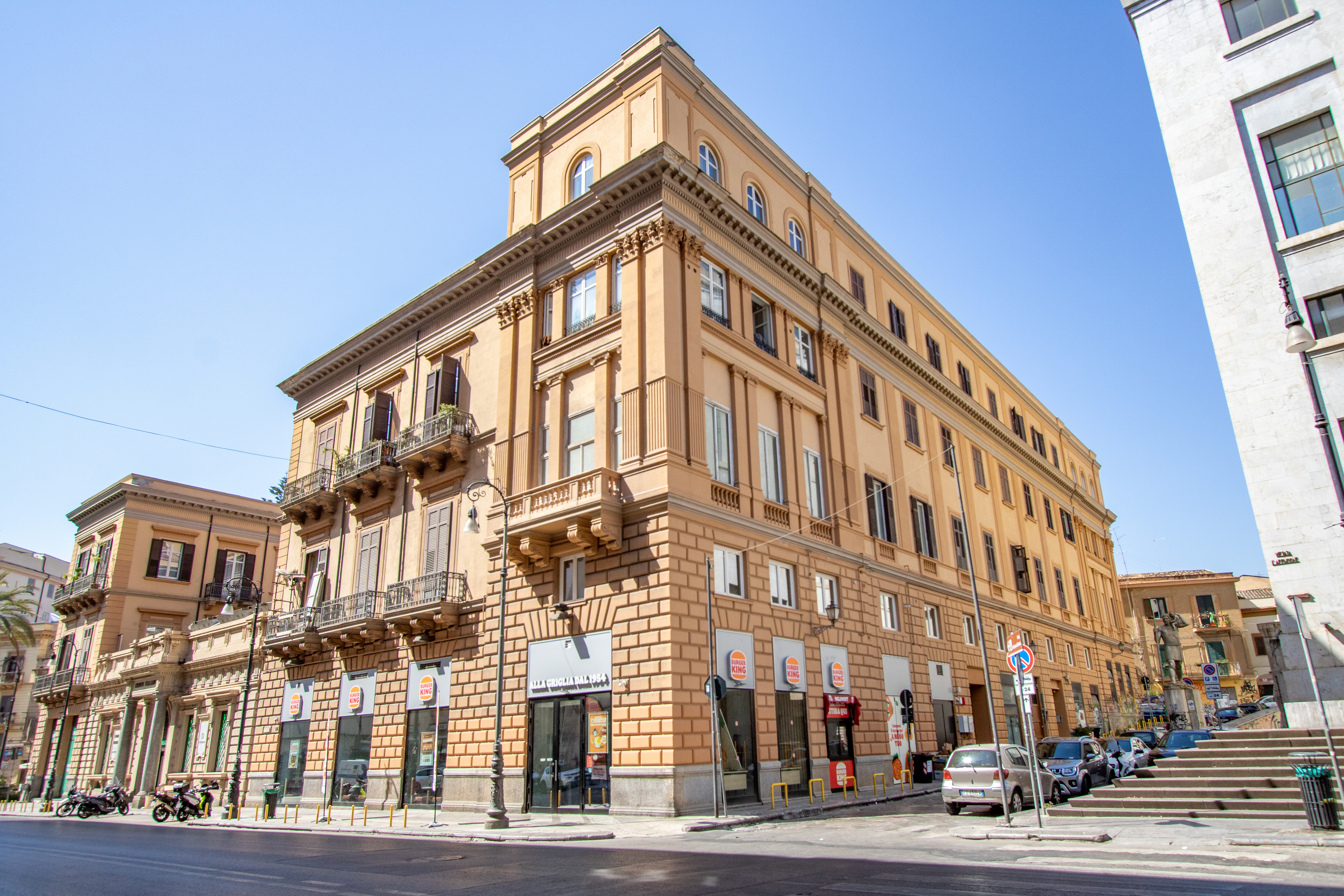 Newly renovated designer apartment in Palazzo Monteleone