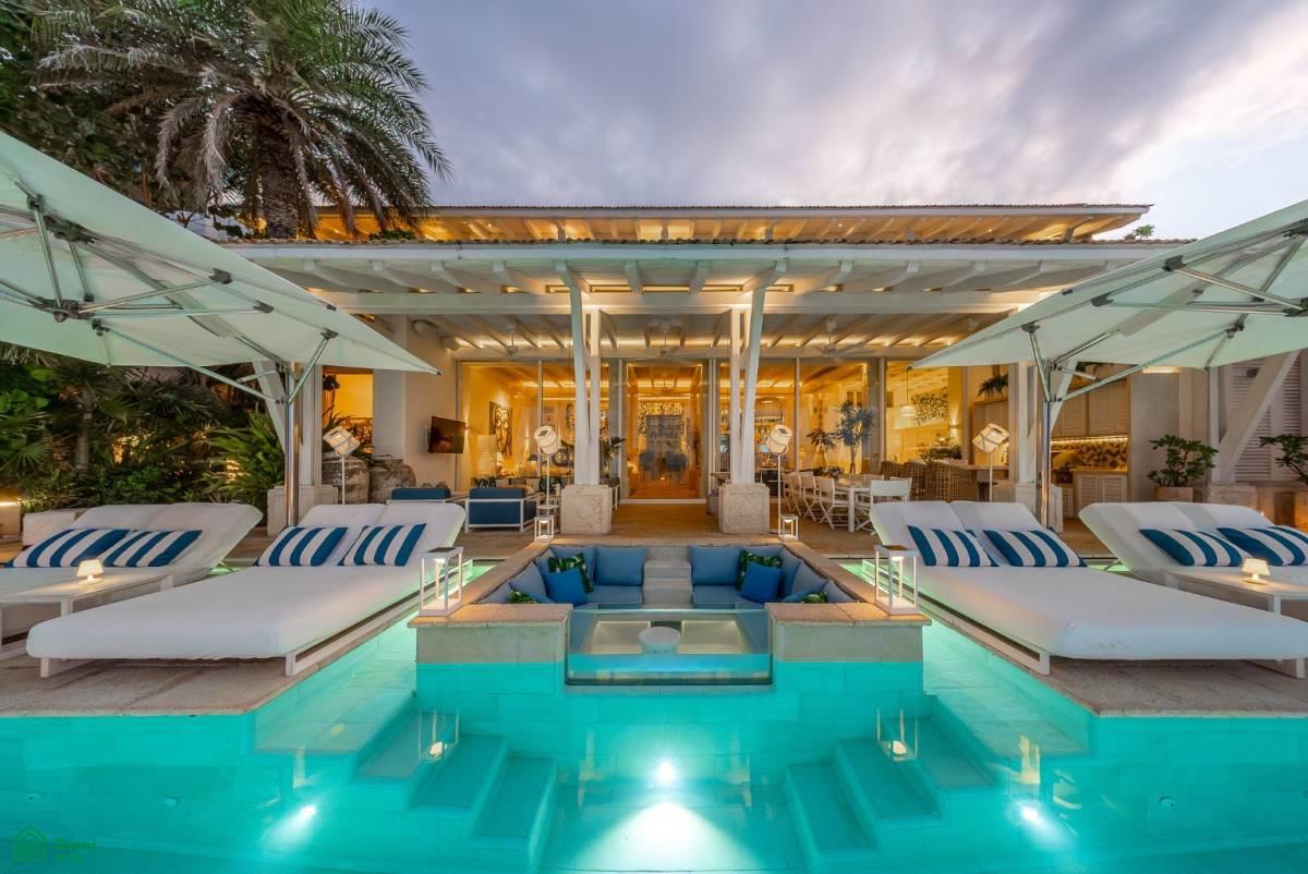 Oceanfront Villa with its own Yate Dock in Cancun