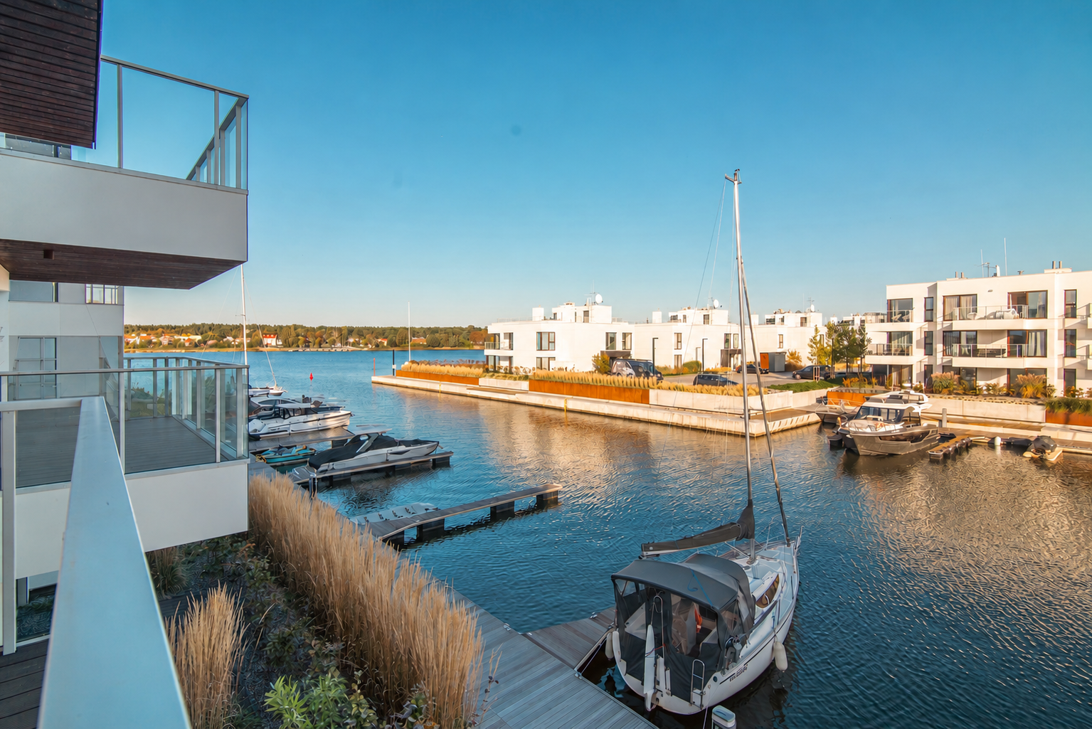 Sol Marina | Waterfront Apartment with a Spacious Balcony