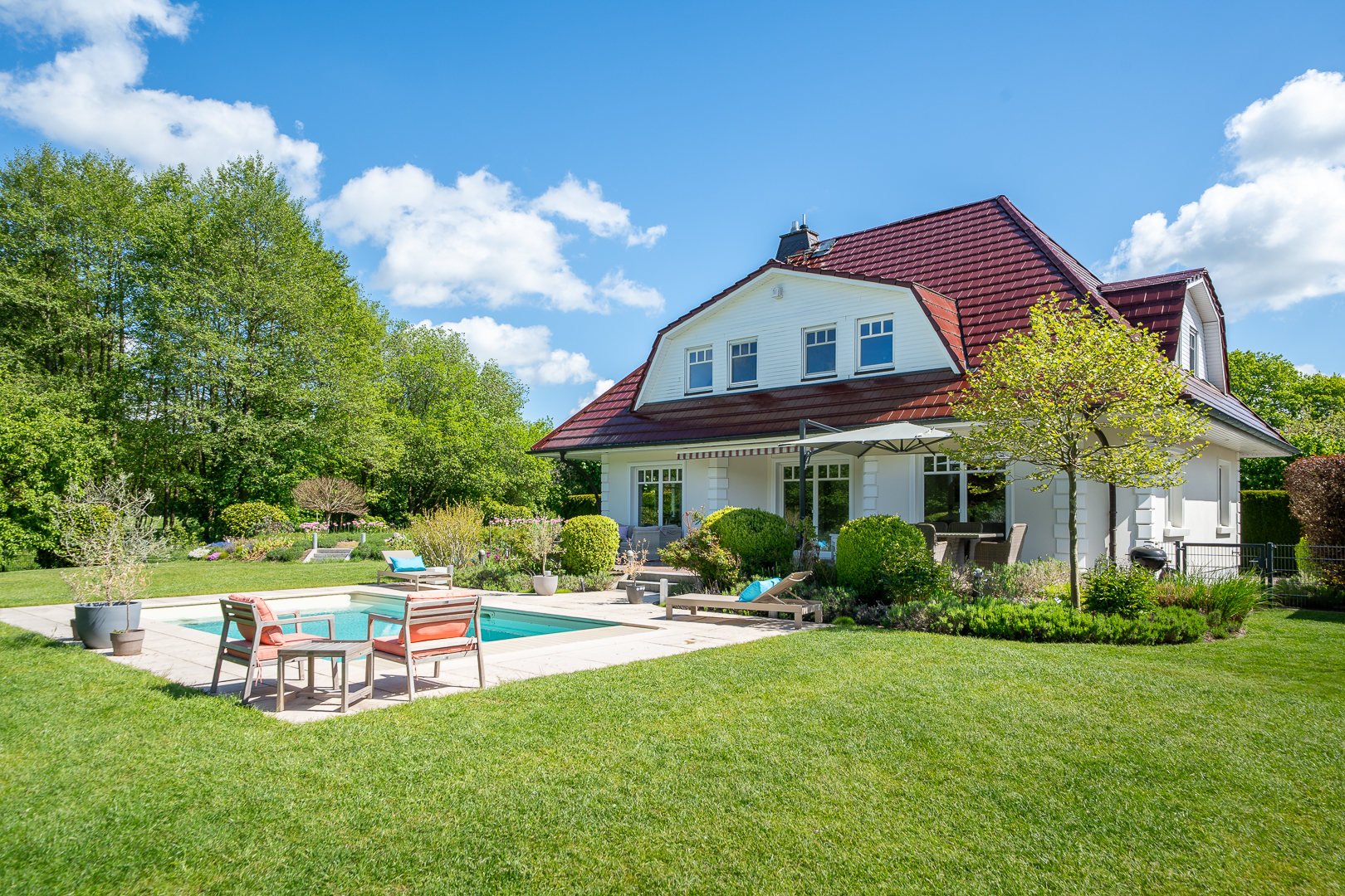 Ein Ort voller Licht, Wärme und Lavendelduft - Traumhaftes Landhaus mit Pool in Feldrandlage
