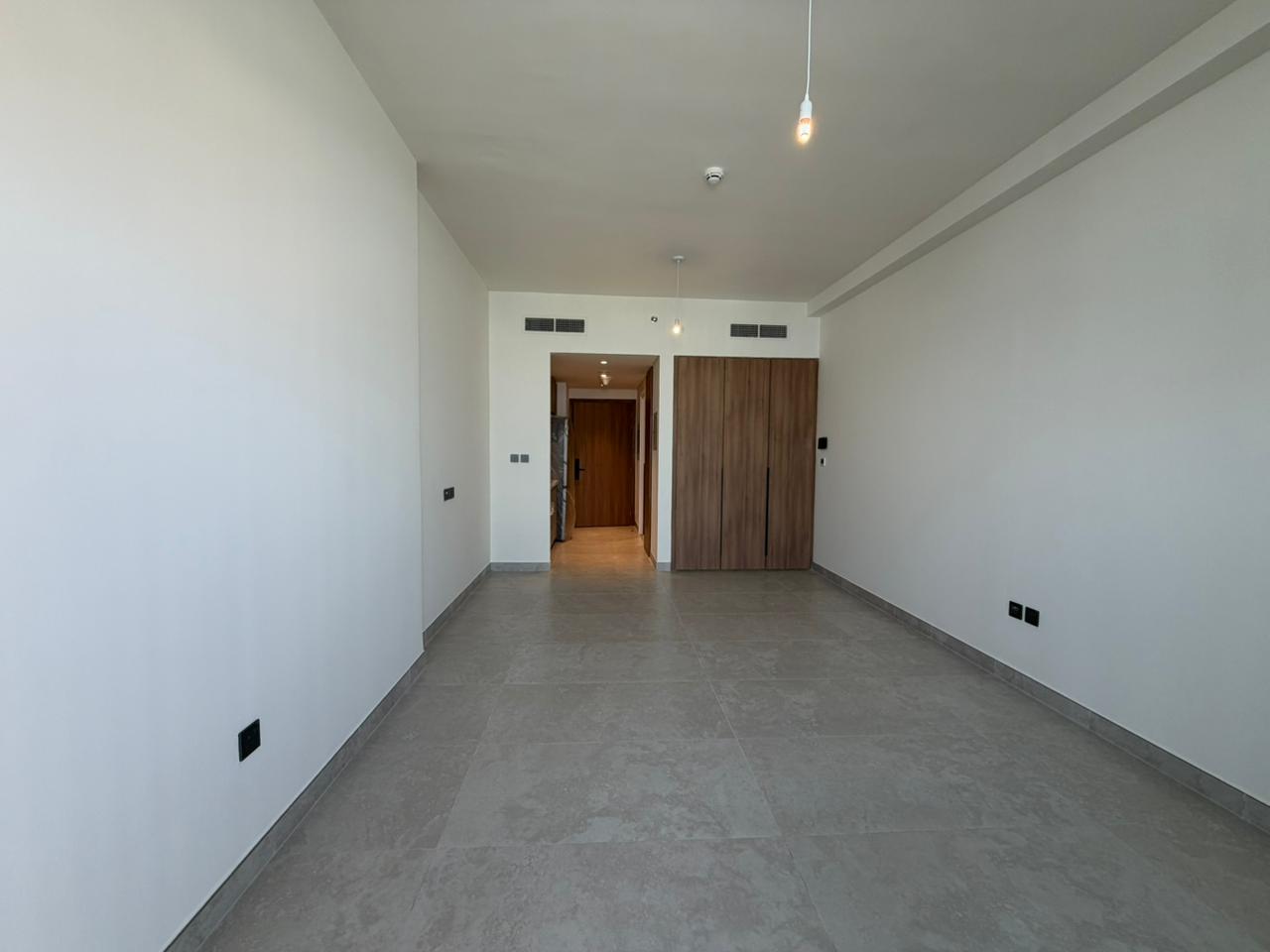 Vacant | Brand New | Mid Floor | Modern