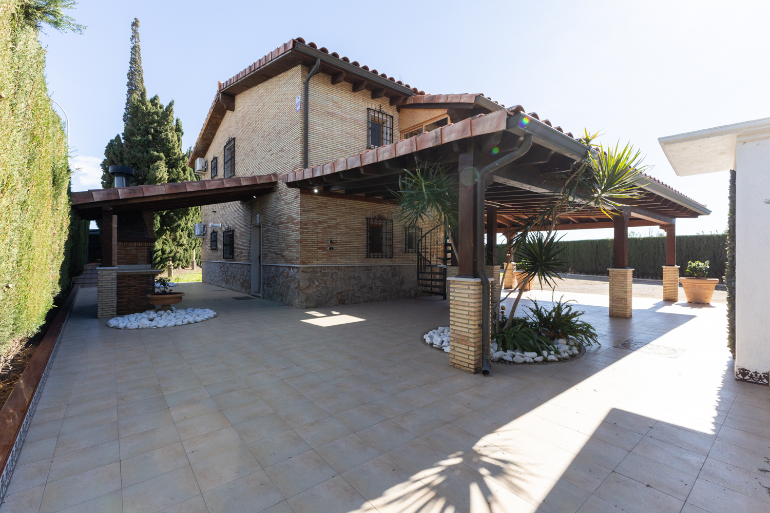 Detached house with large plot in Burriana—space, independence, and real living