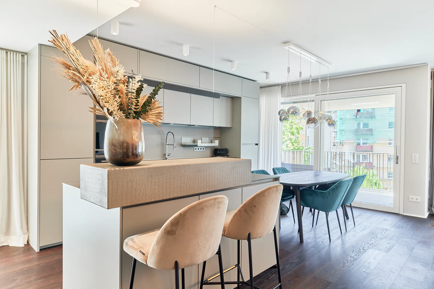 Exklusives Wohnen im Westend - Stilvolle, vollmöblierte Designerwohnung mit Südwestloggia - Foto 5