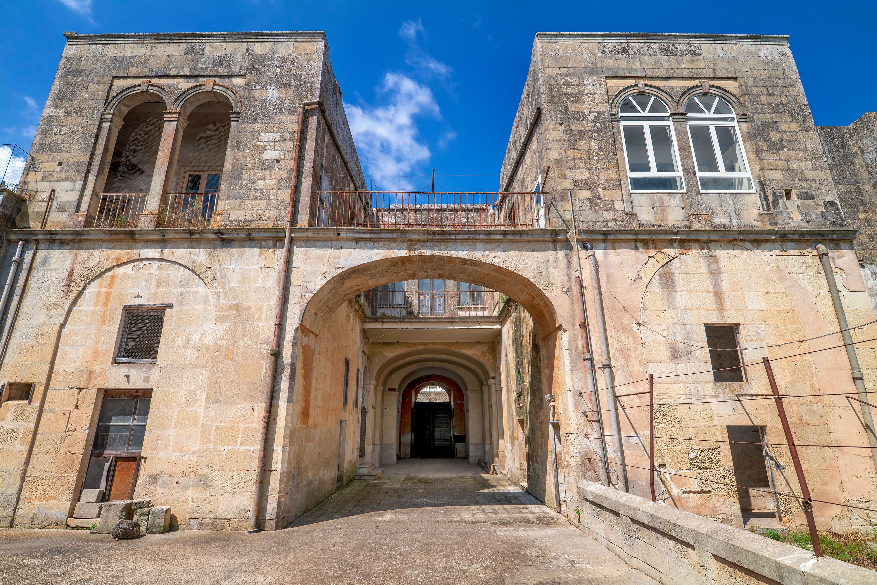 Historic, elegant palace with a courtyard in central Maglie