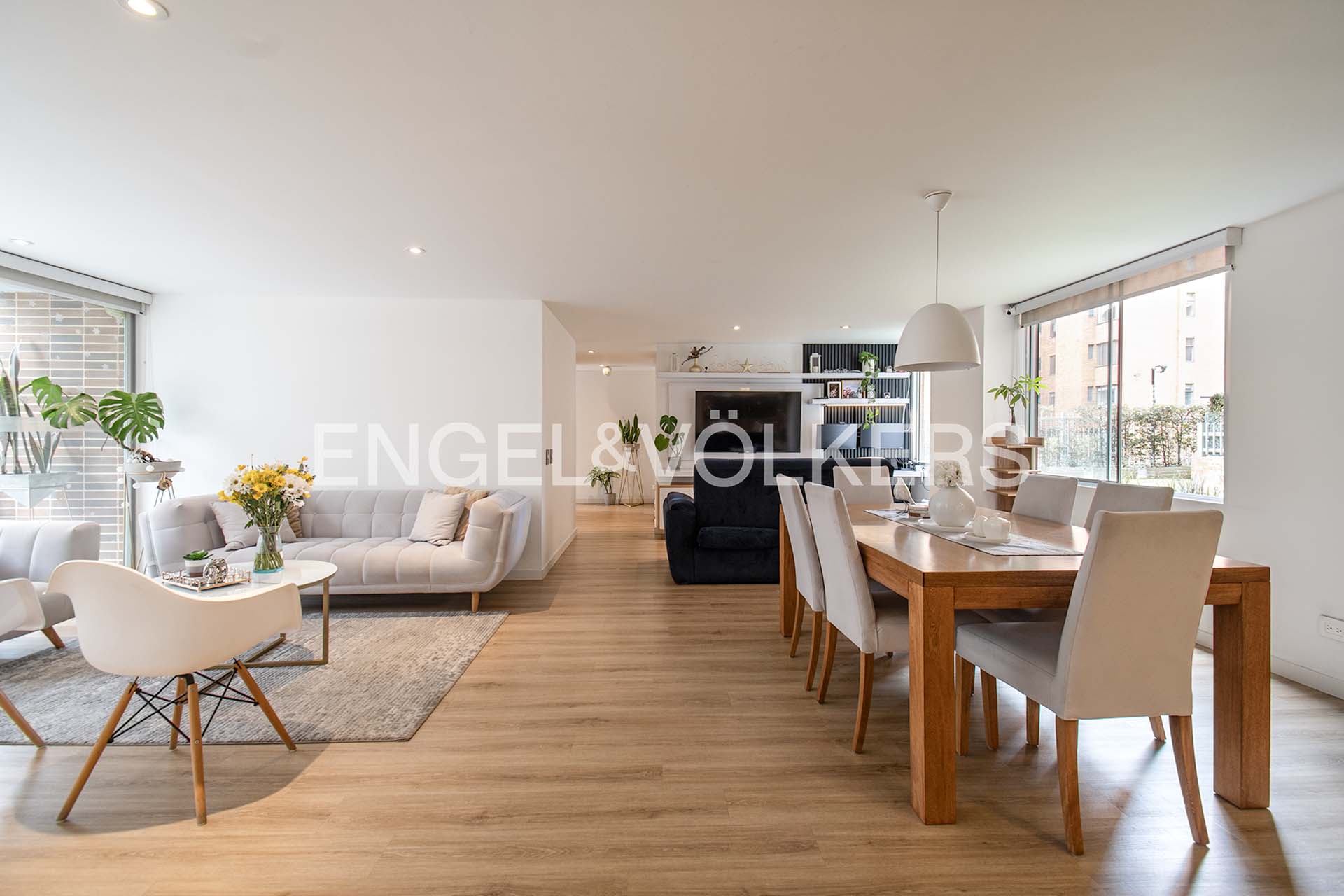 Apartamento remodelado con terraza para venta en Niza