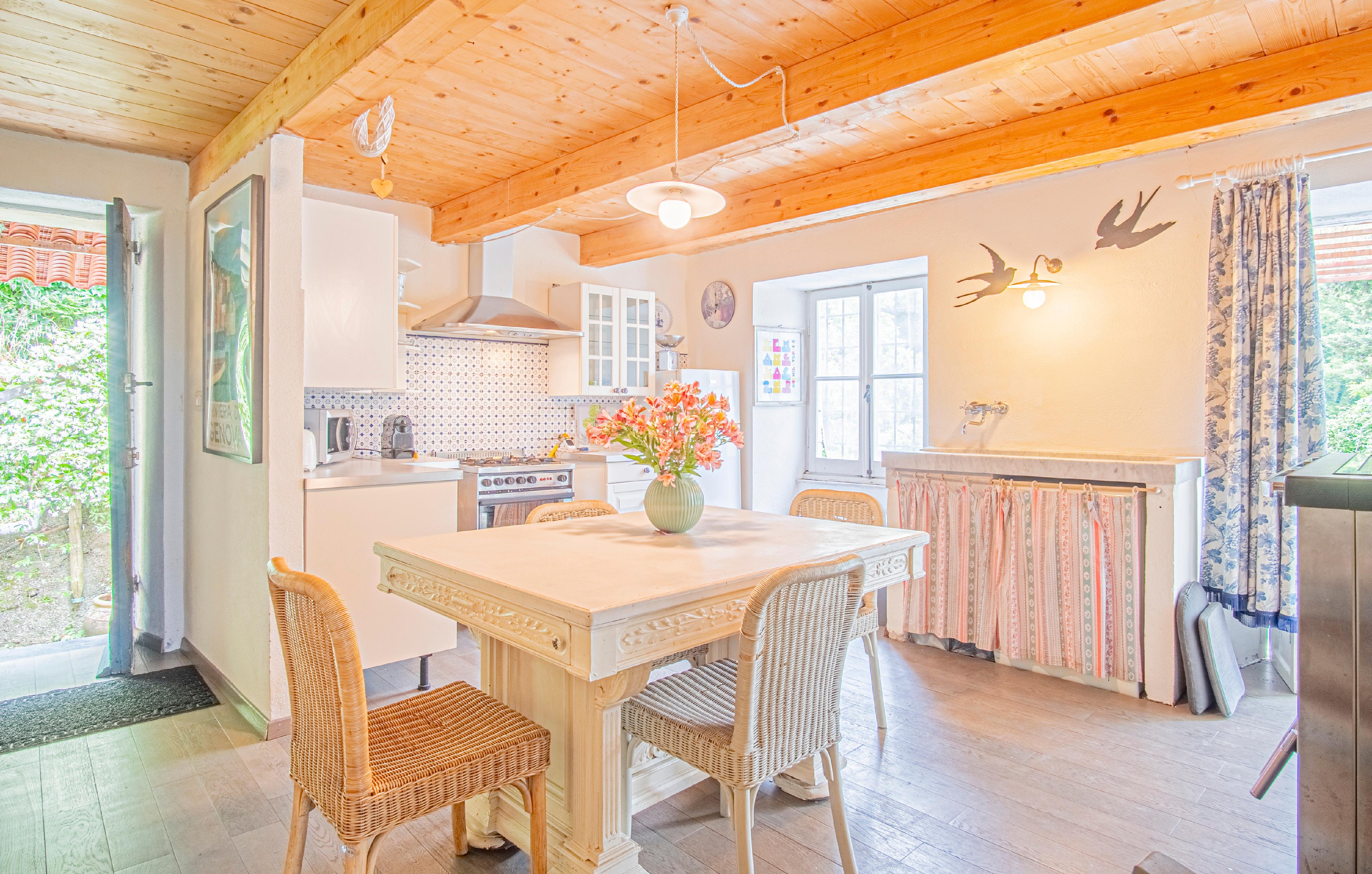 Renoviertes Landhaus mit Grundstück in Nè