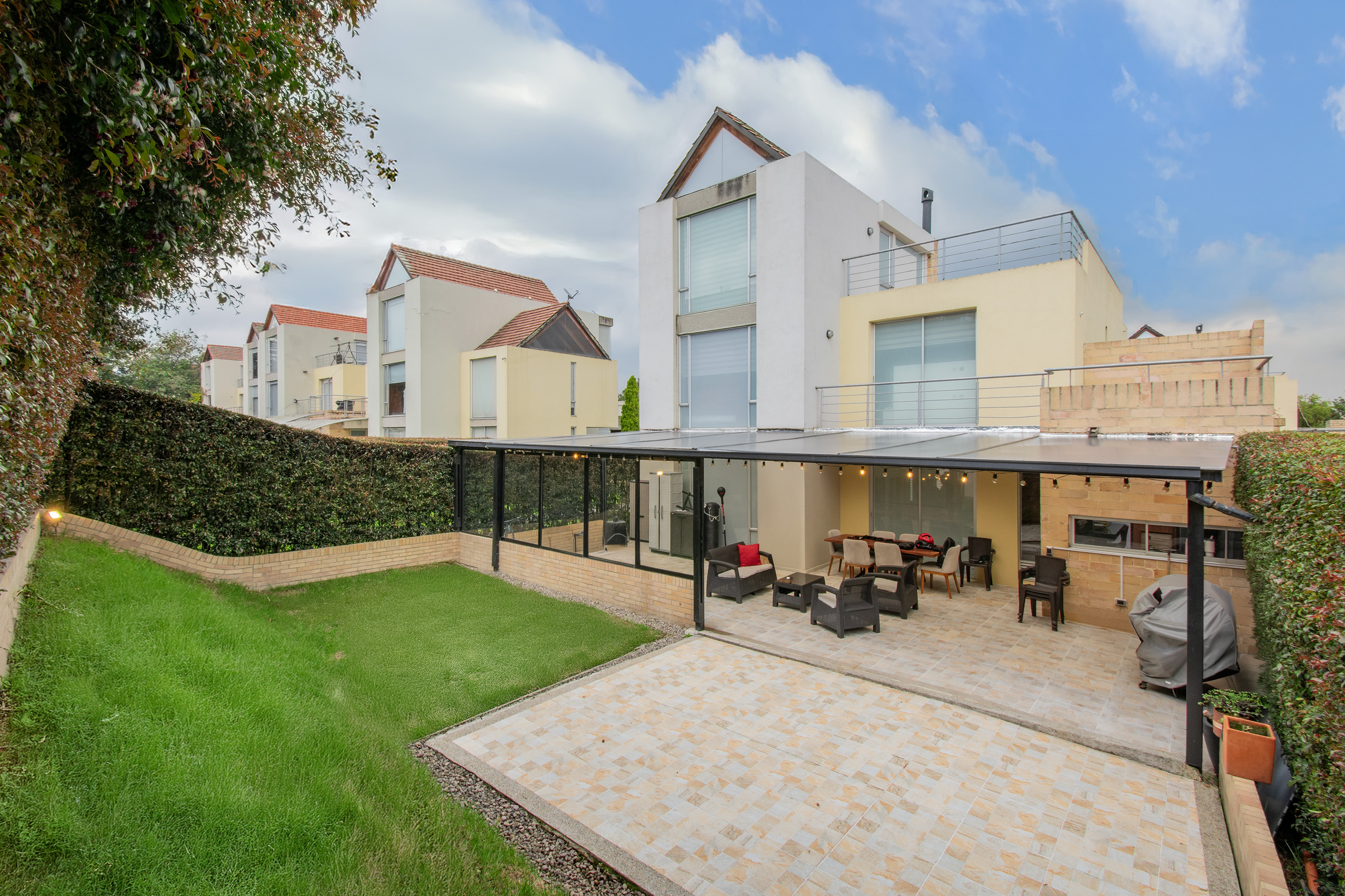 Casa en conjunto con clubhouse para venta en Chía