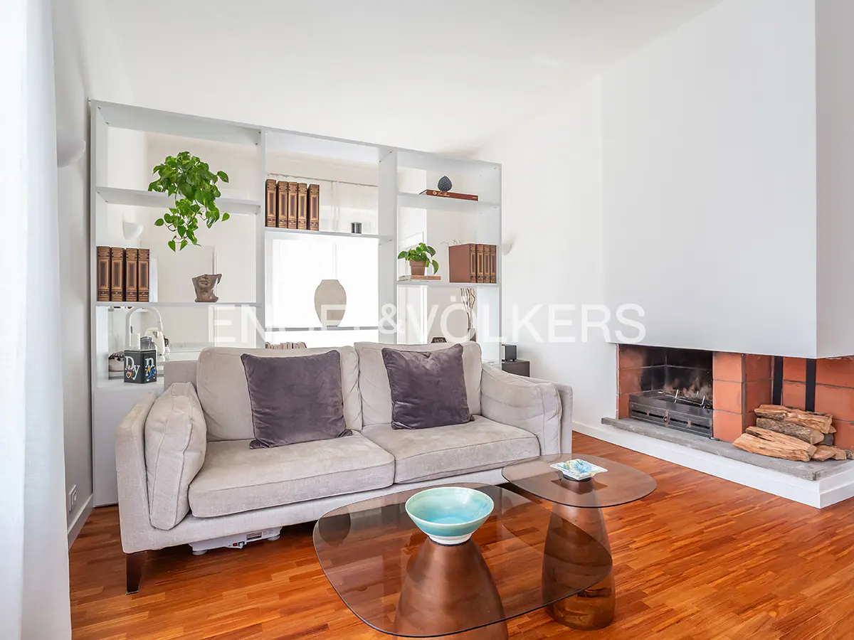 Living Area – Lounge Area