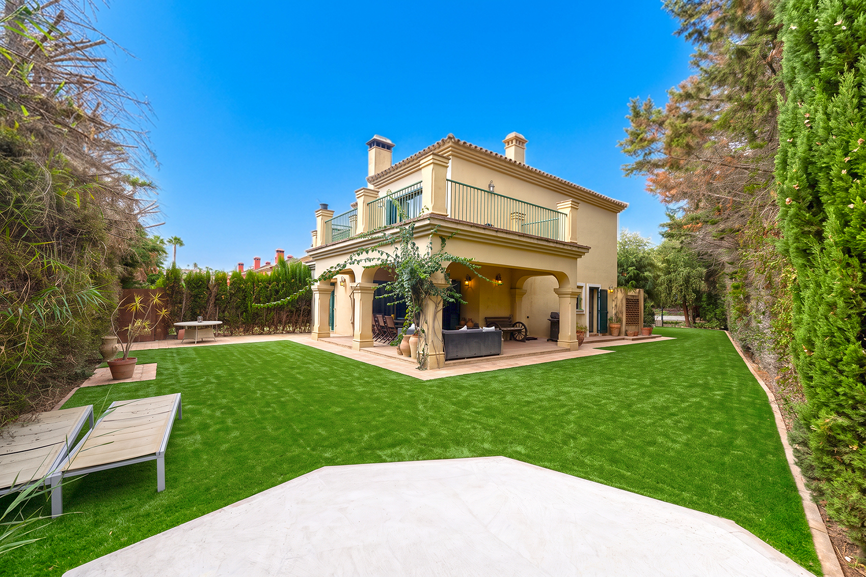 Exclusive townhouse in luxury residential complex, Sotogrande Costa
