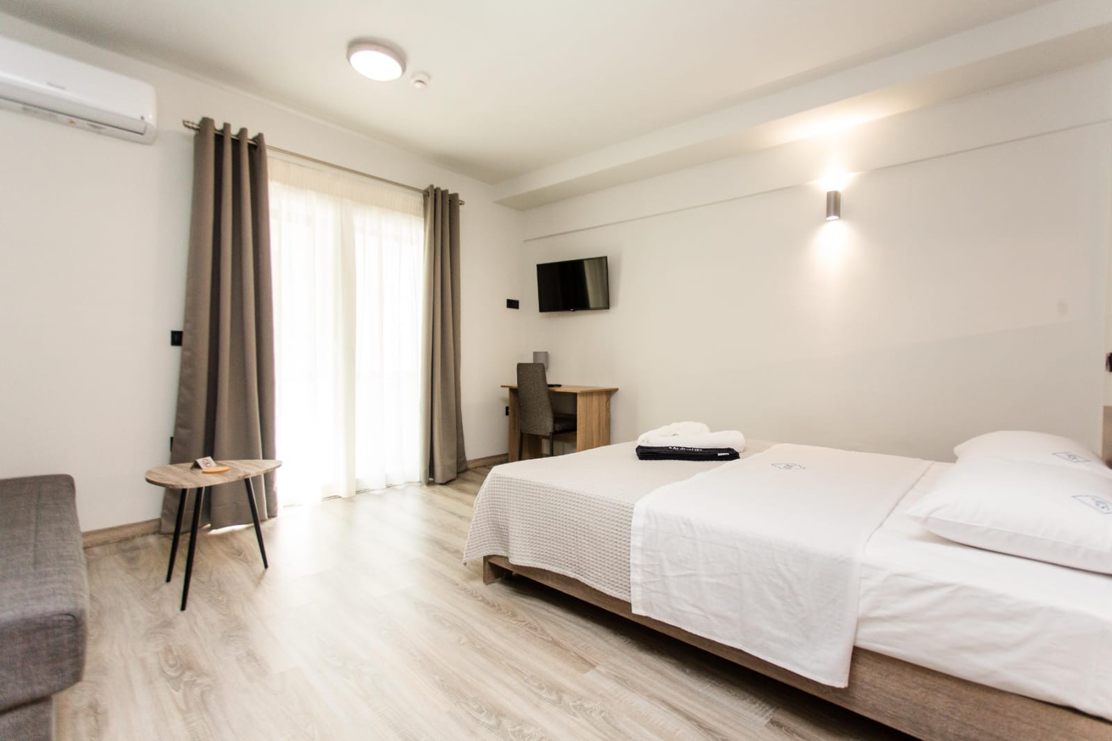 8 studios near the center of Thessaloniki