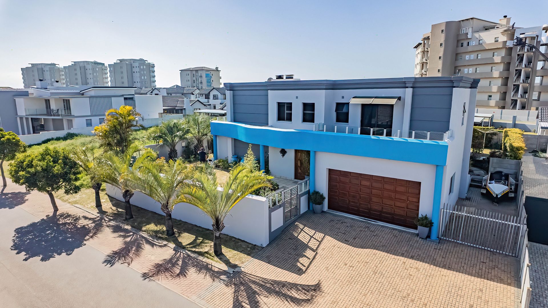 Elegant, Light-Filled Home in Diaz Beach – Perfect for Dual Living with Ample Space and Outdoor Entertainment