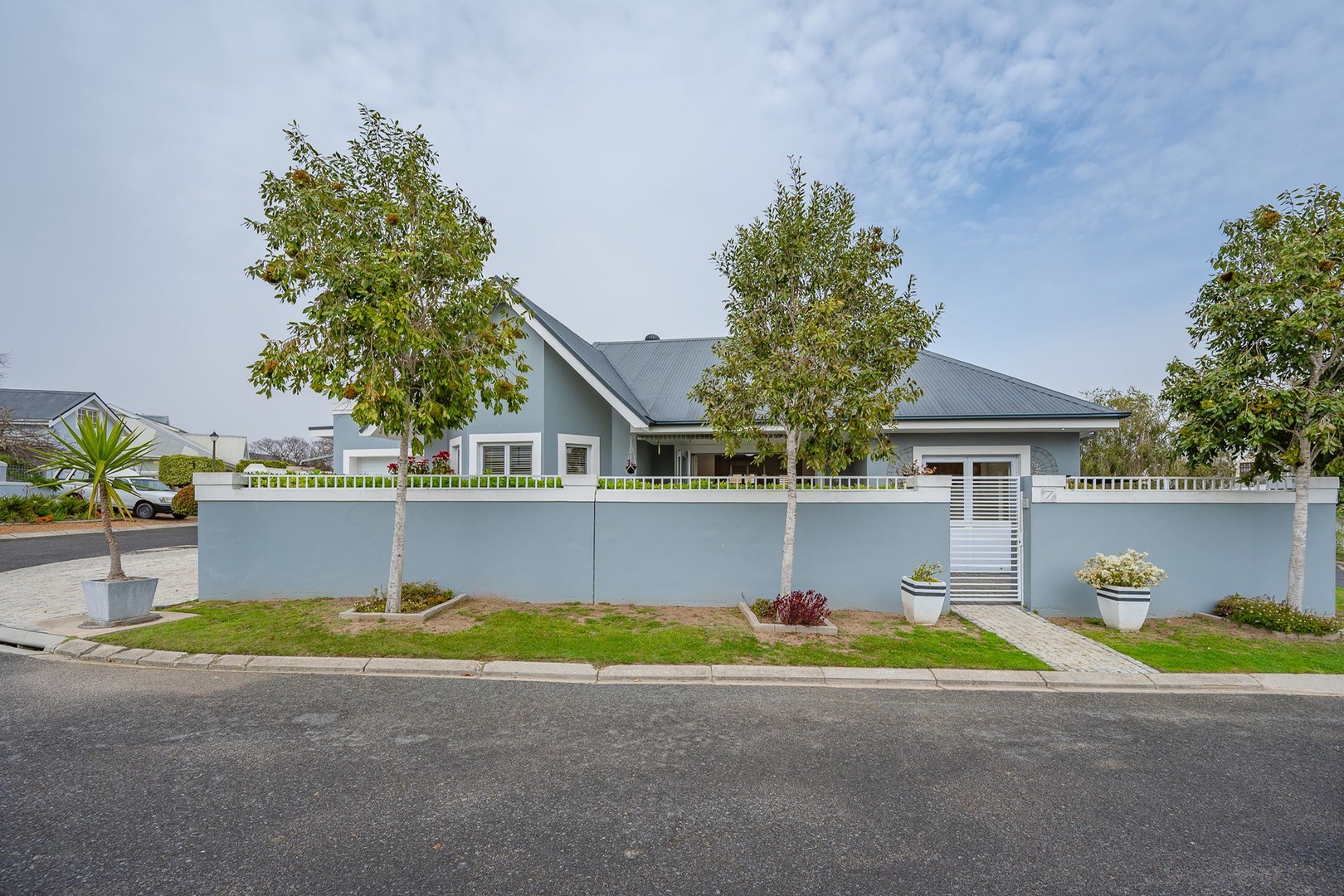 Move-In Ready 2-Bedroom Gem in Paradyskloof