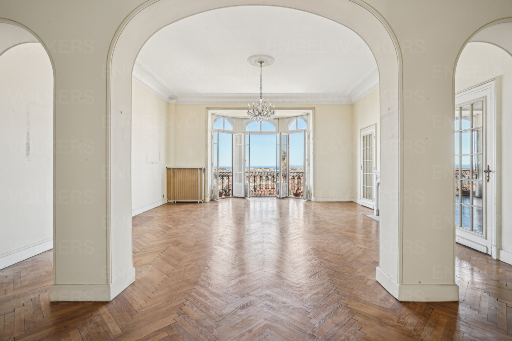 Appartement Bourgeois à rénover dans un palace Belle Époque