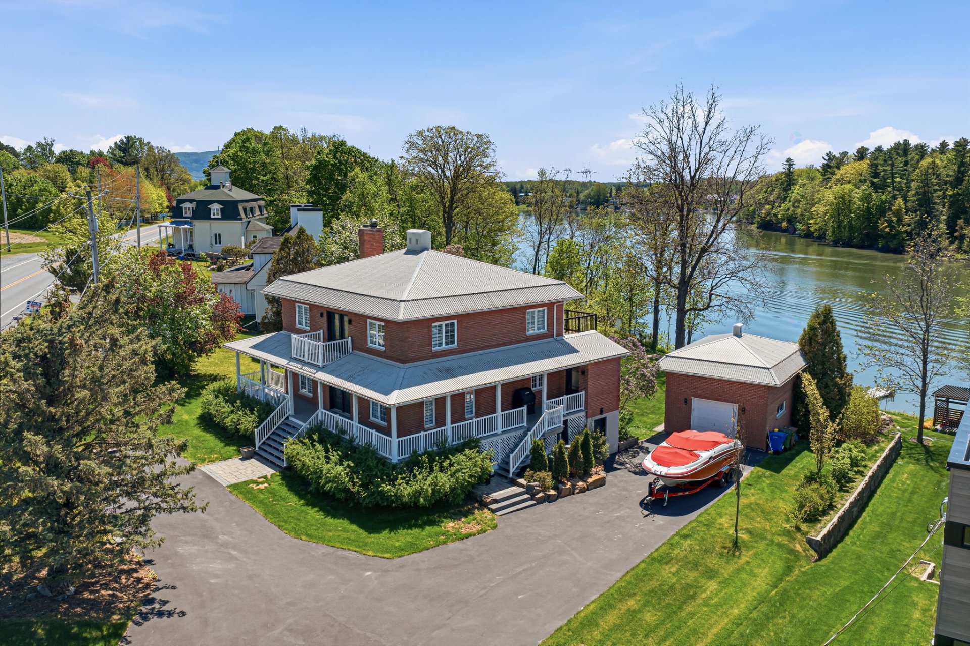 Turnkey waterfront property