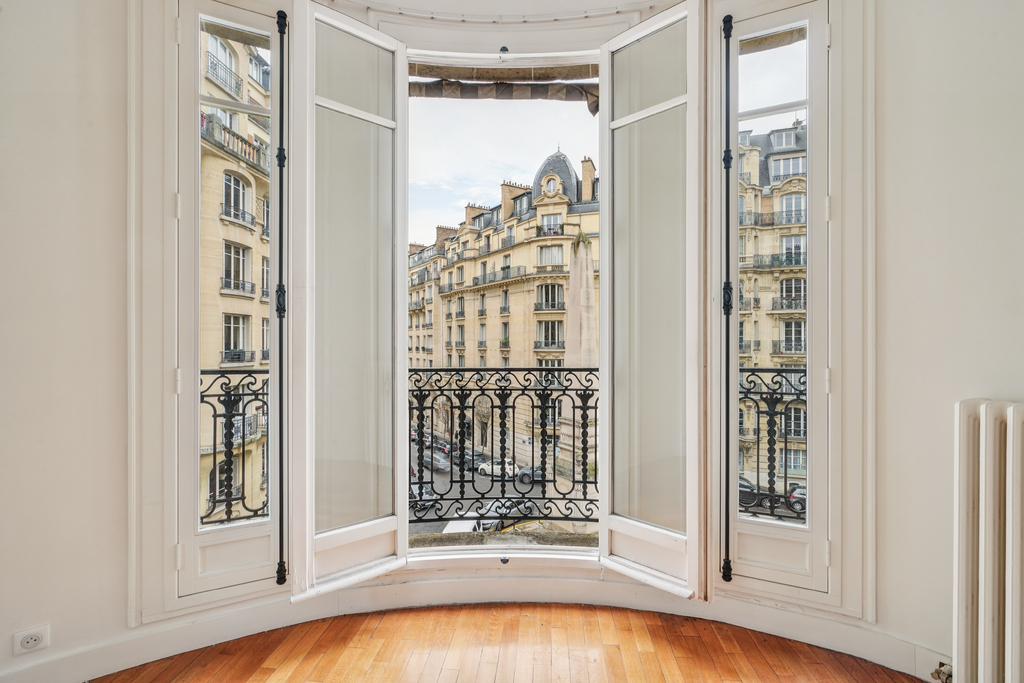 NEUILLY-SUR-SEINE – SABLONS – FAMILY AND ENTERTAINING APARTMENT