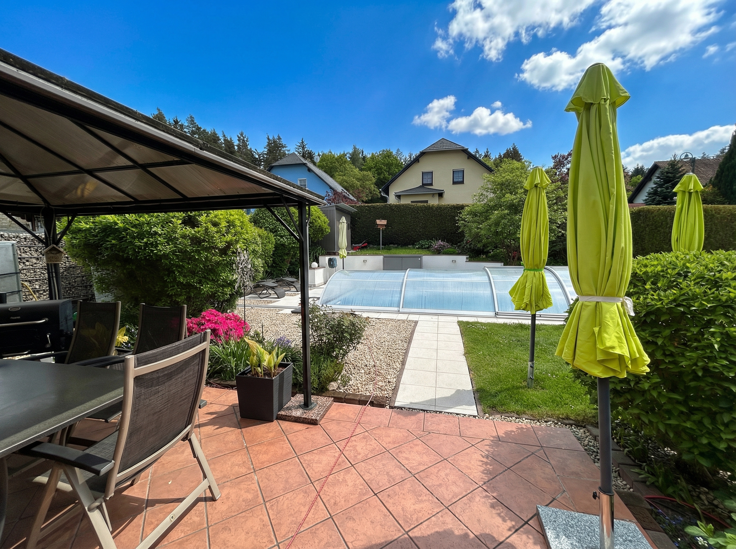 Doppelhaushälfte mit Pool, Sauna und grünem Ausblick in Heinsdorfergrund - Perfekt für Naturliebhaber und Ruhesuchende!