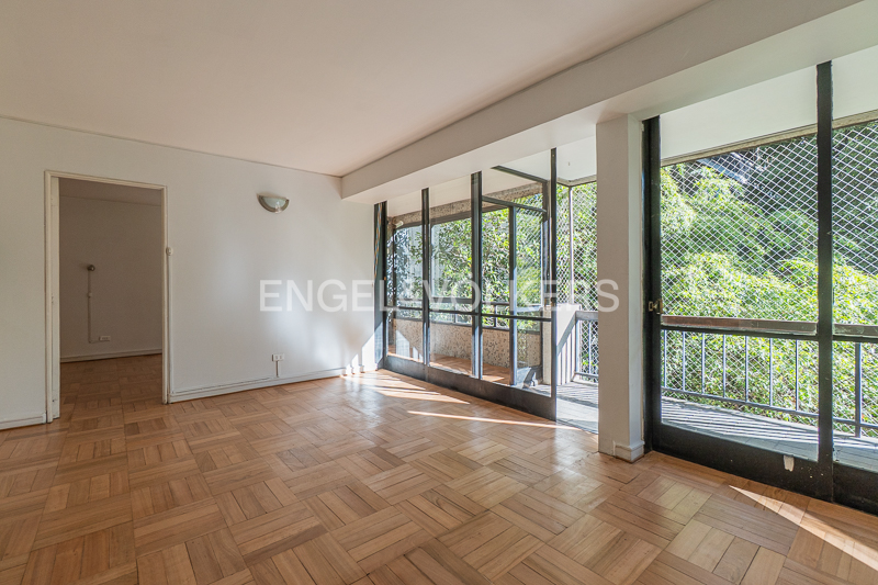 Amplio y luminoso - Carlos Antúnez / Ricardo Lyon