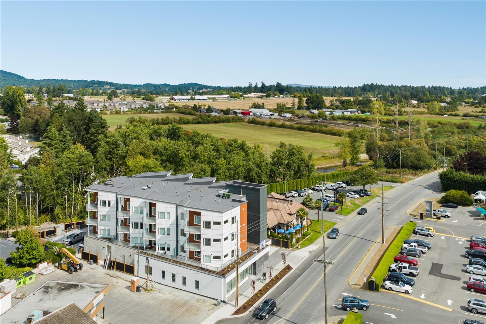 Bright & Spacious 1 Bedroom in the Heart of Brentwood Bay!