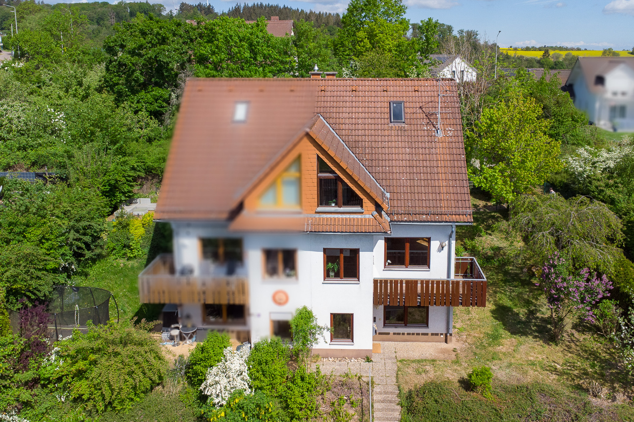 Lichtdurchflutete Doppelhaushälfte mit Garten und Balkon!