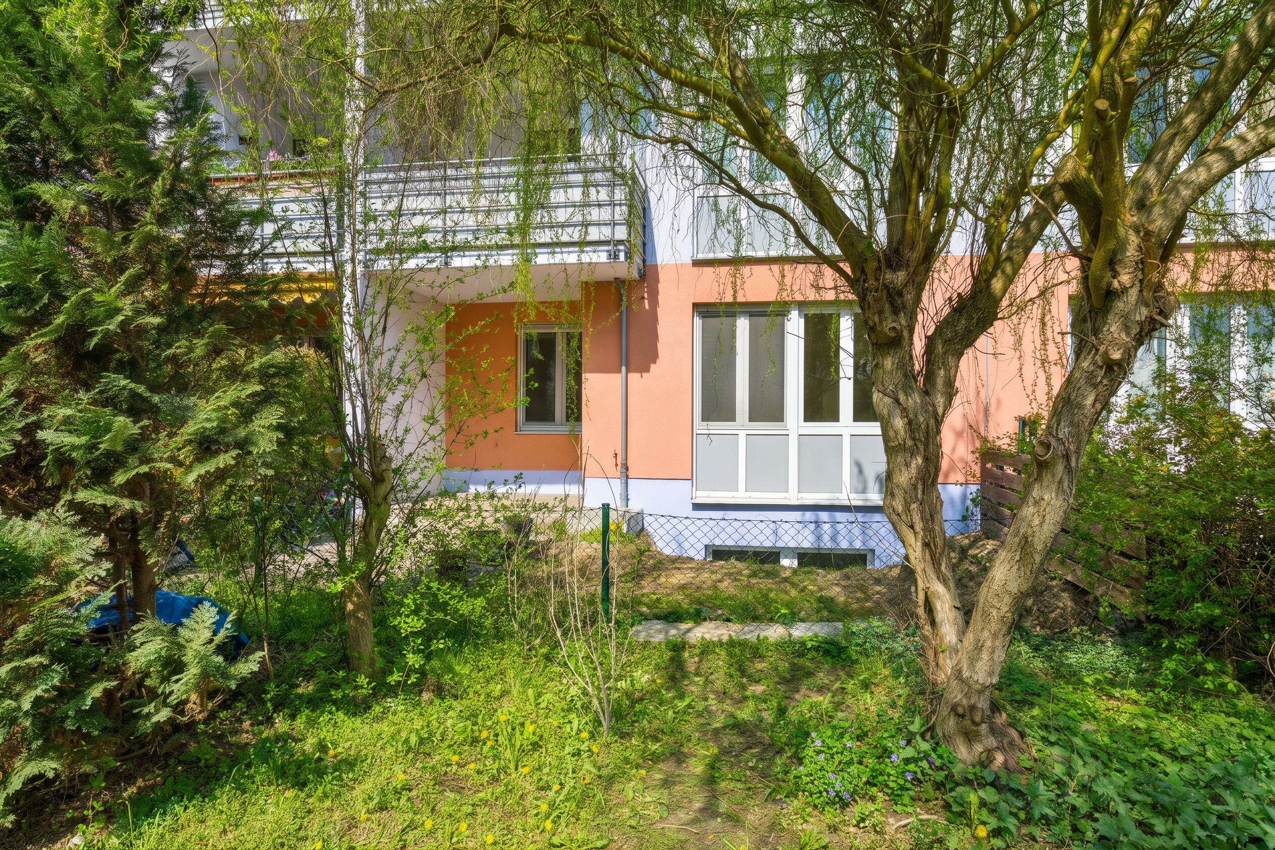 92m² Garten-Maisonette-Wohnung mit 4 hellen Räumen [KI-modifiziert]