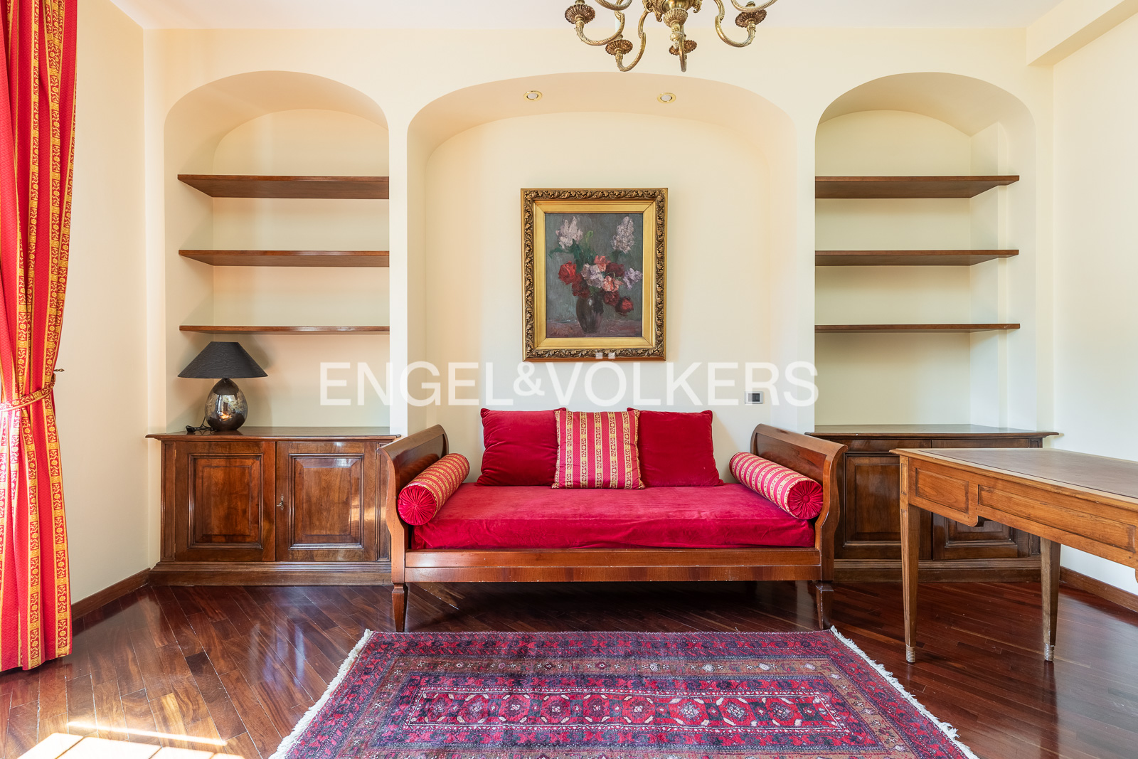 Appartamento con ingresso indipendente in villa d'epoca